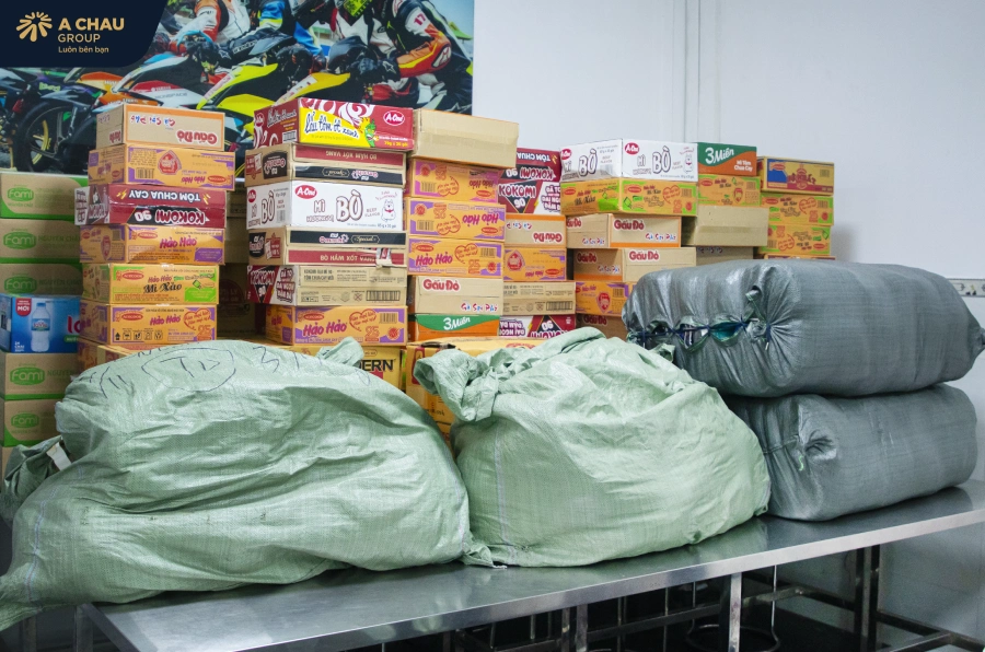 "CHO ĐI LÀ YÊU THƯƠNG" - Á CHÂU GROUP ĐỒNG HÀNH CÙNG BÀ CON VÙNG LŨ MIỀN TRUNG