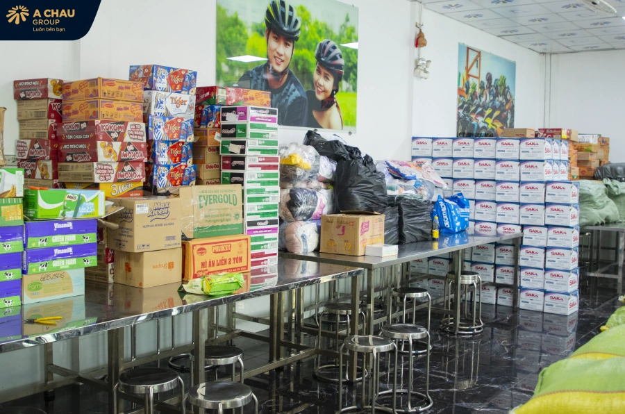 "CHO ĐI LÀ YÊU THƯƠNG" - Á CHÂU GROUP ĐỒNG HÀNH CÙNG BÀ CON VÙNG LŨ MIỀN TRUNG