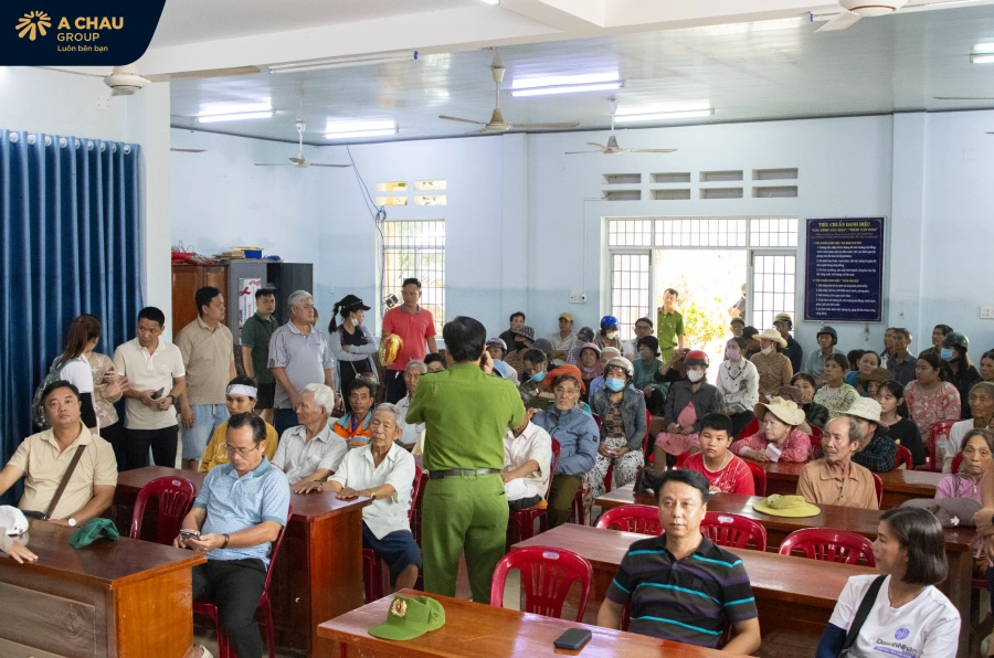 "CHO ĐI LÀ YÊU THƯƠNG" - Á CHÂU GROUP ĐỒNG HÀNH CÙNG BÀ CON VÙNG LŨ MIỀN TRUNG