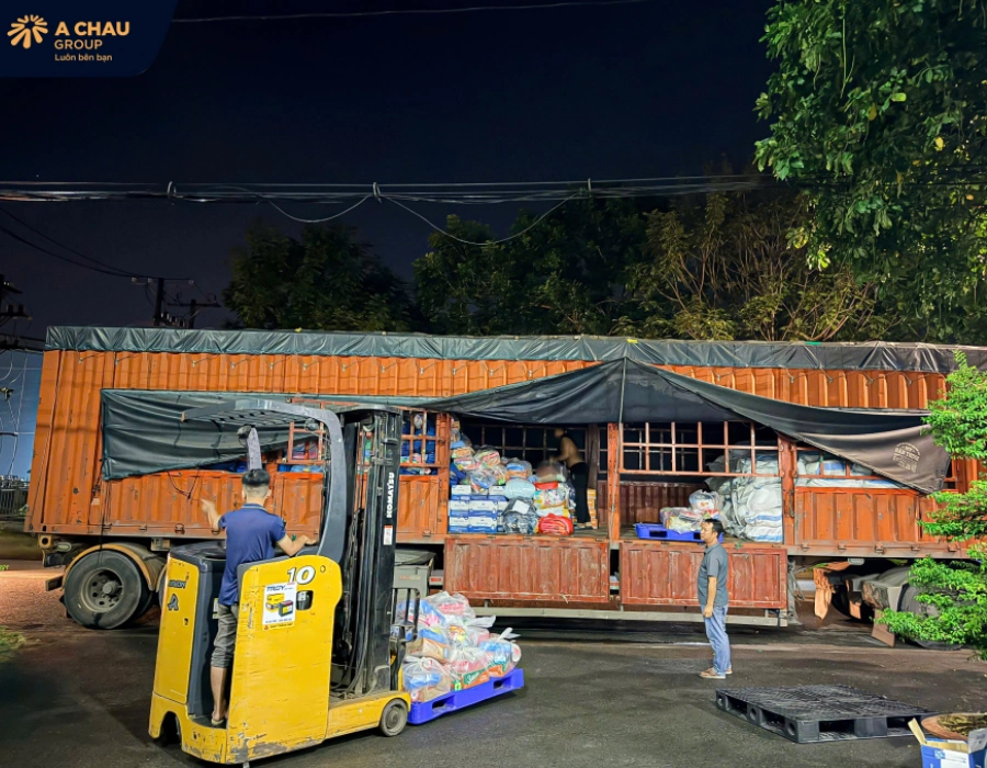 “Cho đi là yêu thương” – Á Châu Group đồng hành cùng bà con vùng lũ miền Trung