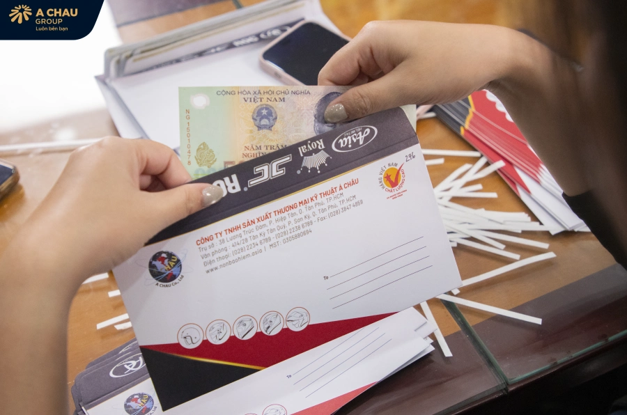 "CHO ĐI LÀ YÊU THƯƠNG" - Á CHÂU GROUP ĐỒNG HÀNH CÙNG BÀ CON VÙNG LŨ MIỀN TRUNG