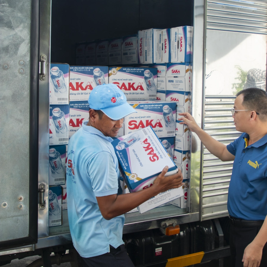 "CHO ĐI LÀ YÊU THƯƠNG" - Á CHÂU GROUP ĐỒNG HÀNH CÙNG BÀ CON VÙNG LŨ MIỀN TRUNG