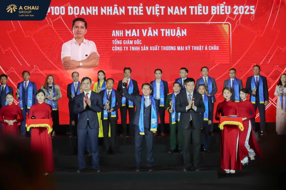Anh Mai Văn Thuận - Tổng giám đốc Á Châu Group vinh dự nhận giải “doanh nhân trẻ sao đỏ việt nam tiêu biểu 2025” 2 Doanh nhân Mai Văn Thuận – Tổng Giám đốc Á Châu Group được vinh danh Top 100 Sao Đỏ 2025