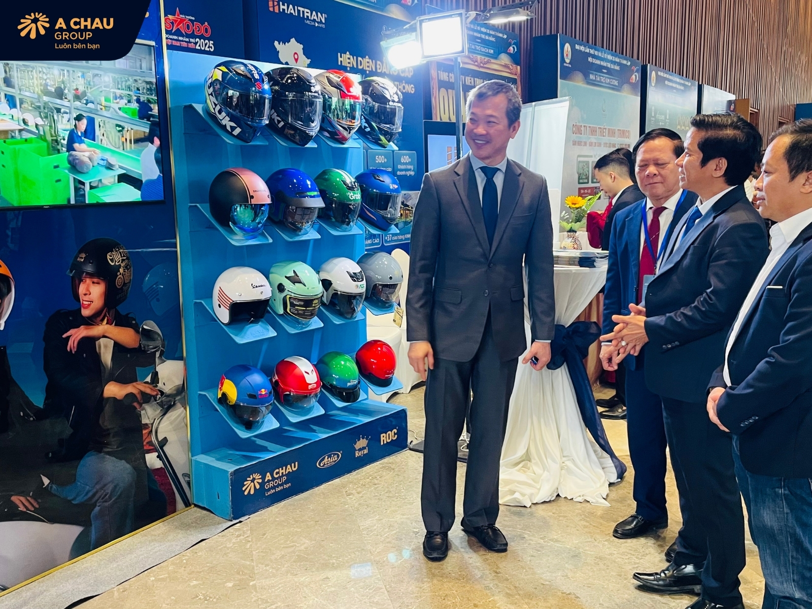 Hình tại đại hội Doanh nhân Trẻ Đà Nẵng lần thứ VIII