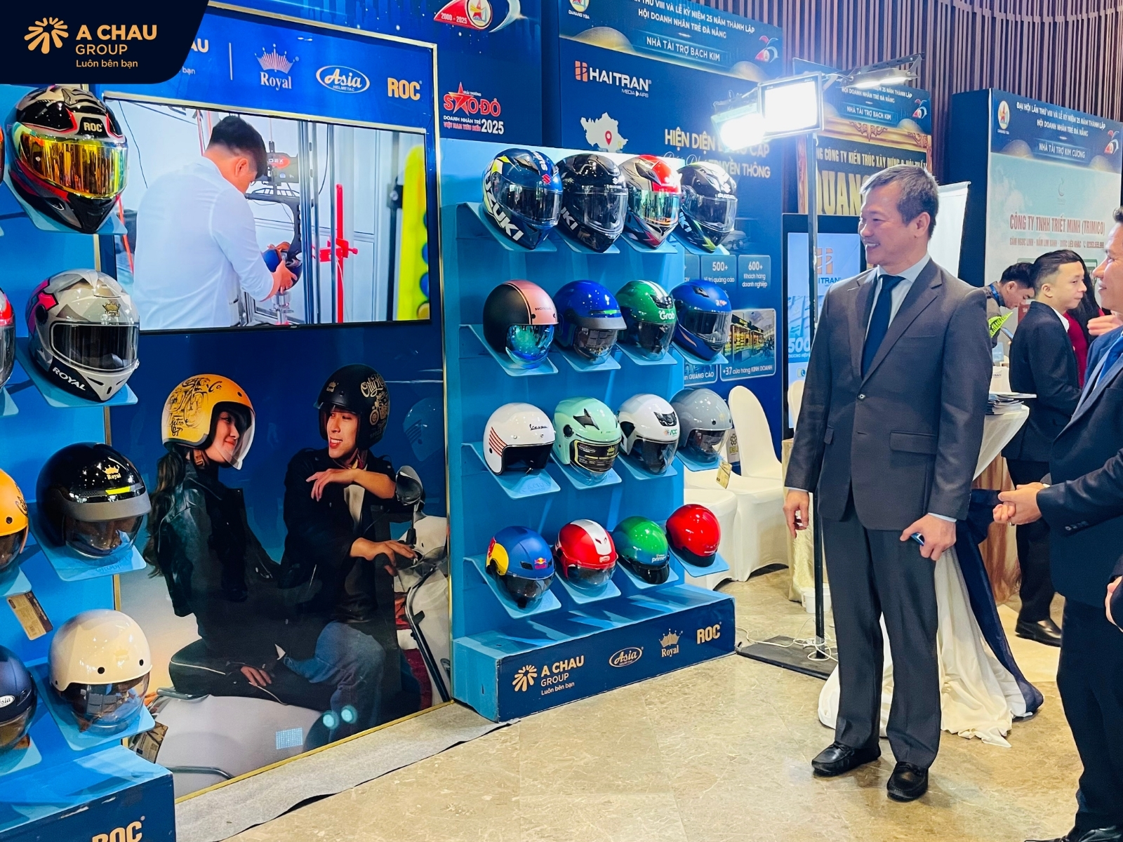 Hình tại đại hội Doanh nhân Trẻ Đà Nẵng lần thứ VIII