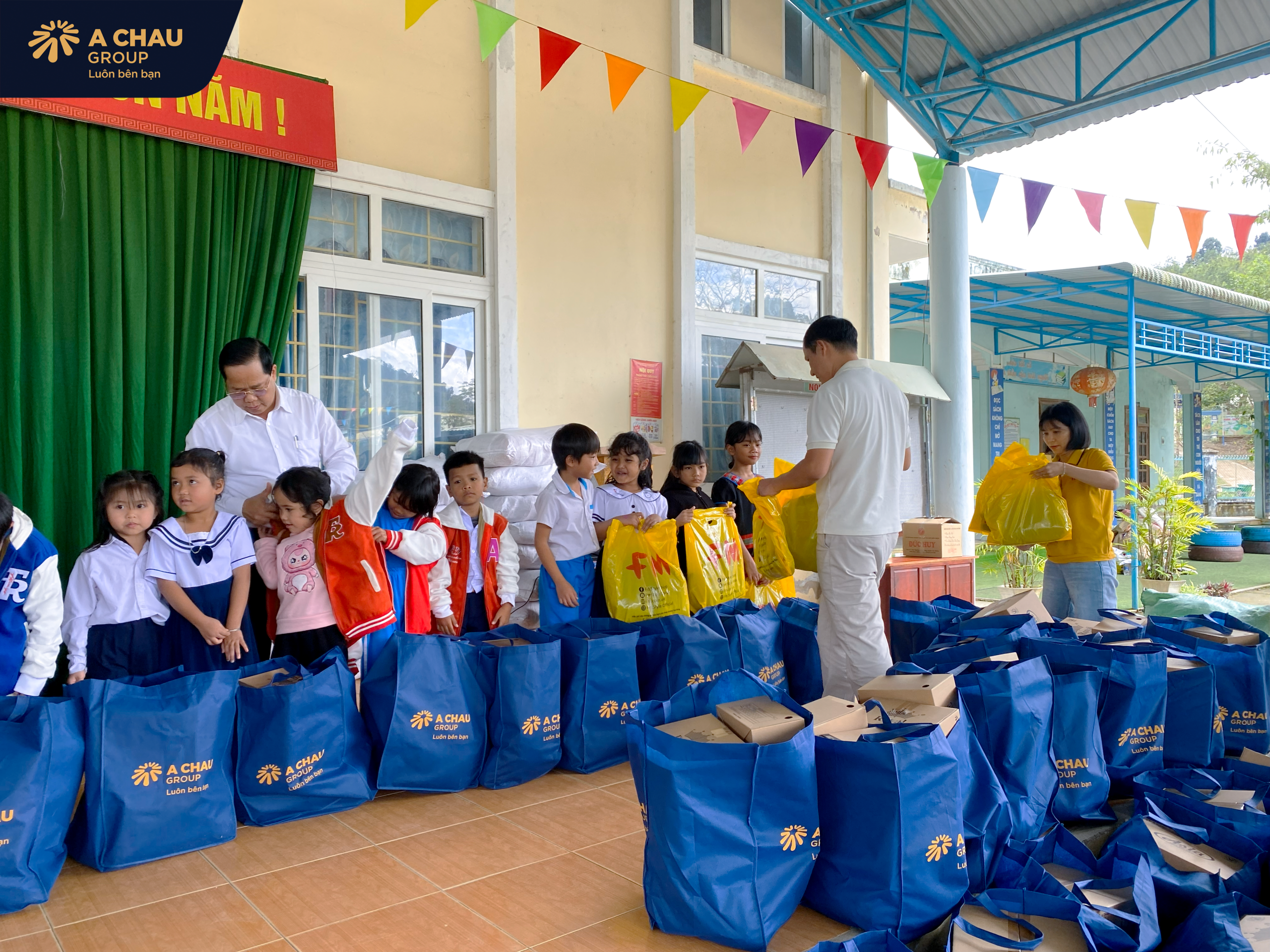 Á CHÂU GROUP KẾT NỐI DOANH NGHIỆP – TRAO QUÀ AN SINH XÃ HỘI TẠI ĐÔNG GIANG, TÂY GIANG (ĐÀ NẴNG)