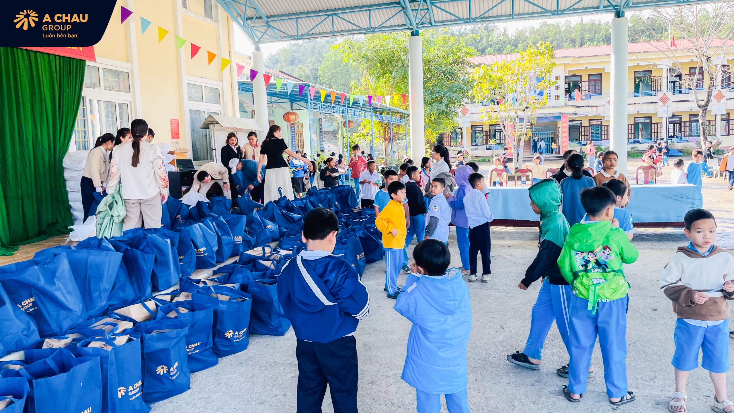 Á CHÂU GROUP KẾT NỐI DOANH NGHIỆP – TRAO QUÀ AN SINH XÃ HỘI TẠI ĐÔNG GIANG, TÂY GIANG (ĐÀ NẴNG)