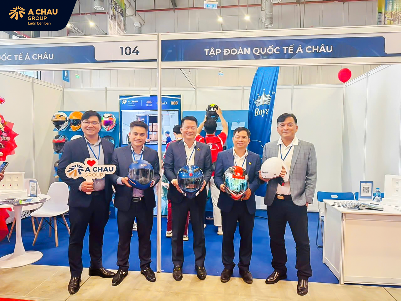 Đại diện Á Châu Group tham dự tại hội nghị triển lãm