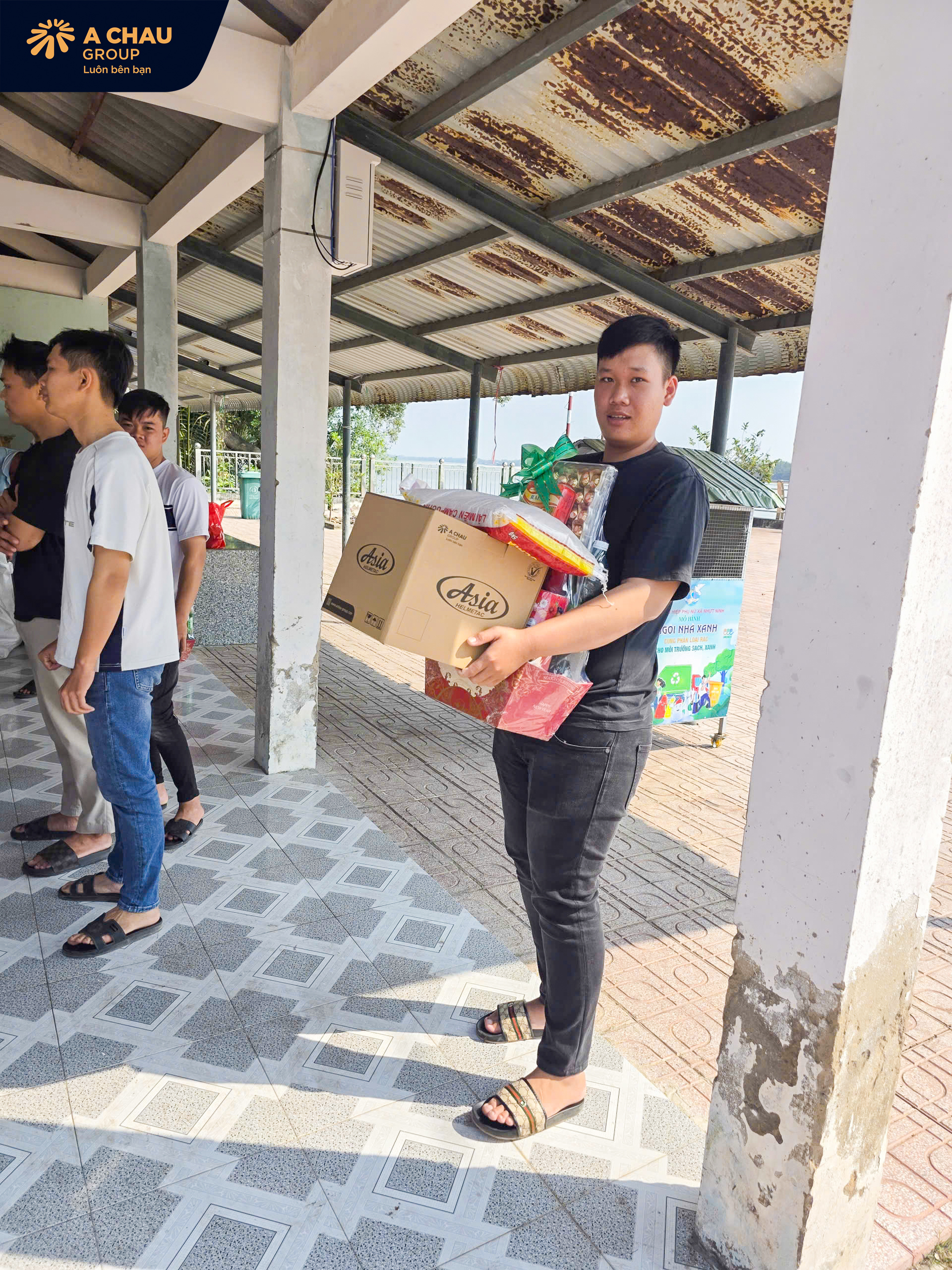 Một số hình ảnh khác tại buổi trao quà