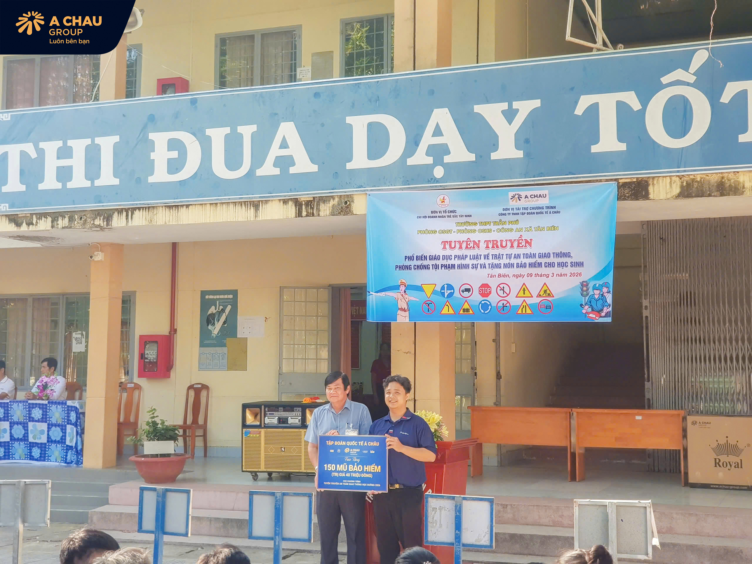 Á Châu Group trao tặng 150 mũ bảo hiểm cho học sinh Trường THPT Trần Phú – Tân Biên 1 Á Châu Group tài trợ 150 mũ bảo hiểm đạt chuẩn cho học sinh