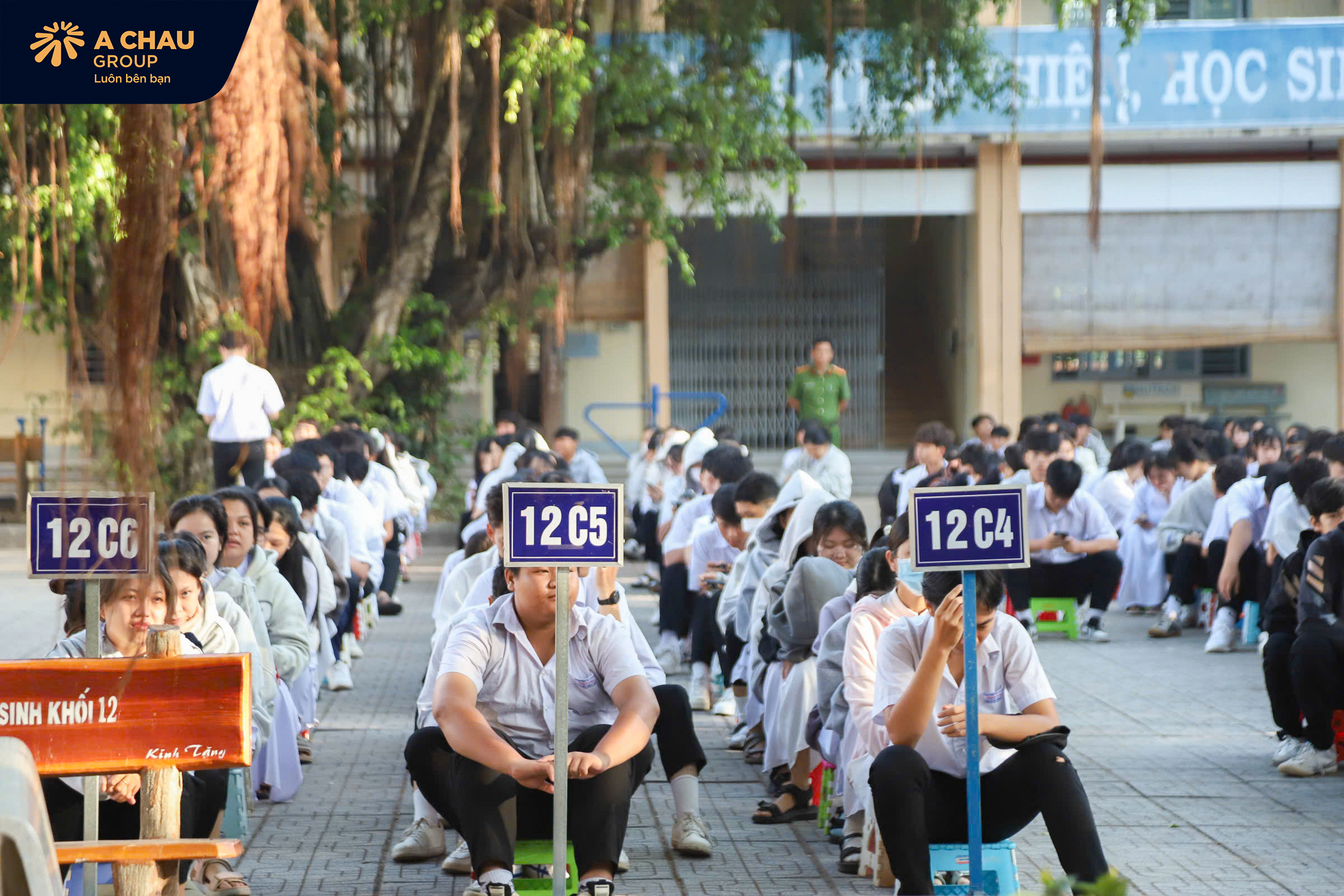 Á Châu Group trao tặng 150 mũ bảo hiểm cho học sinh Trường THPT Trần Phú – Tân Biên 14 Một số hình ảnh Á Châu Group trao tặng 150 mũ bảo hiểm cho học sinh Trường THPT Trần Phú – Tân Biên