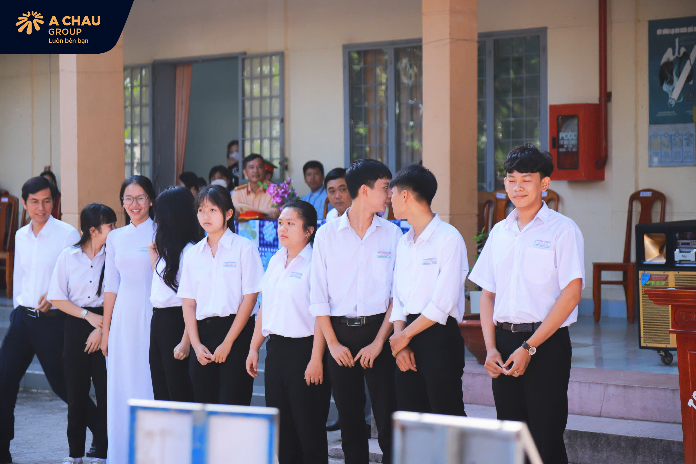 Á Châu Group trao tặng 150 mũ bảo hiểm cho học sinh Trường THPT Trần Phú – Tân Biên 18 Một số hình ảnh Á Châu Group trao tặng 150 mũ bảo hiểm cho học sinh Trường THPT Trần Phú – Tân Biên