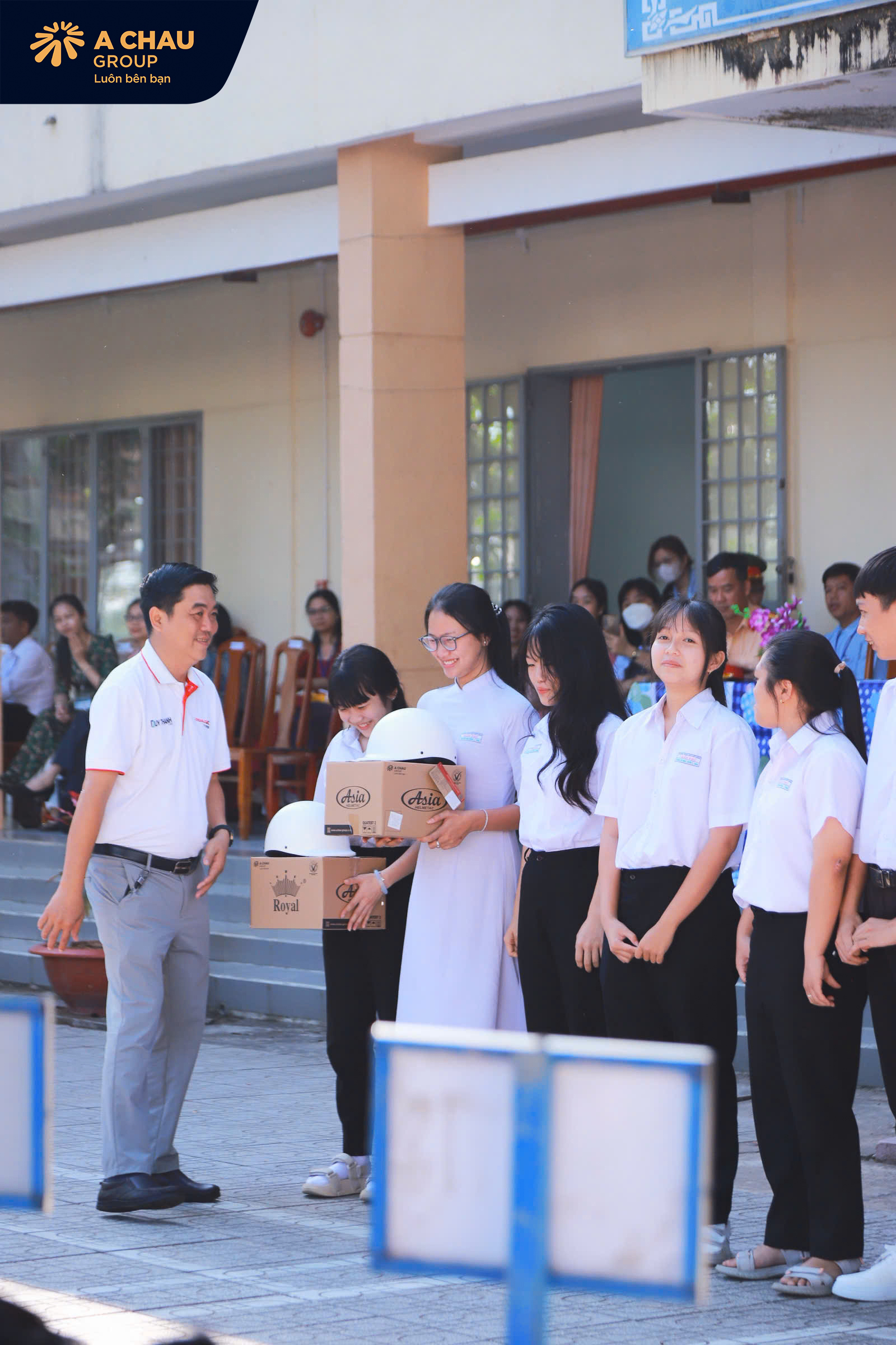 Á Châu Group trao tặng 150 mũ bảo hiểm cho học sinh Trường THPT Trần Phú – Tân Biên 19 Một số hình ảnh Á Châu Group trao tặng 150 mũ bảo hiểm cho học sinh Trường THPT Trần Phú – Tân Biên