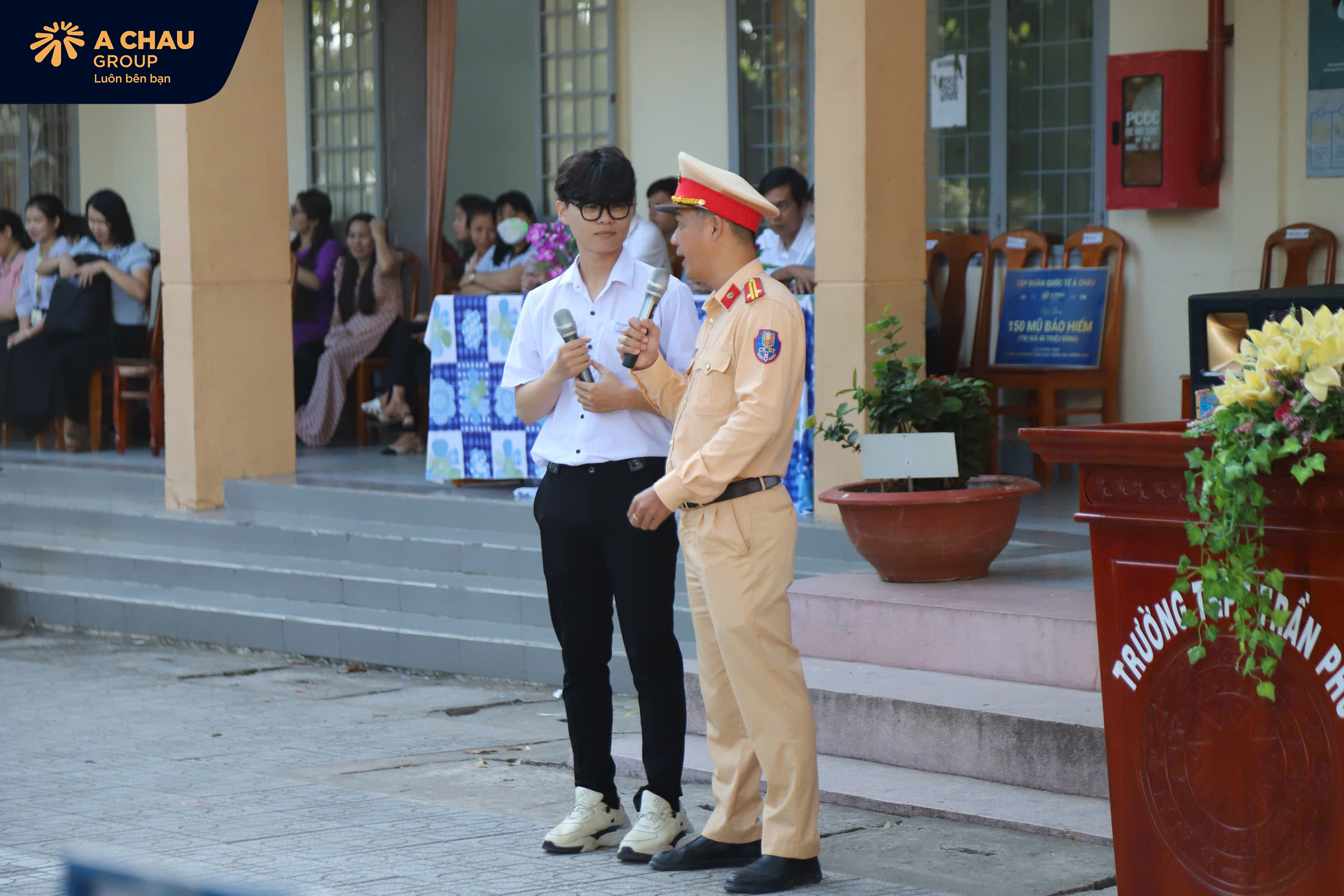 Á Châu Group trao tặng 150 mũ bảo hiểm cho học sinh Trường THPT Trần Phú – Tân Biên 22 Một số hình ảnh Á Châu Group trao tặng 150 mũ bảo hiểm cho học sinh Trường THPT Trần Phú – Tân Biên