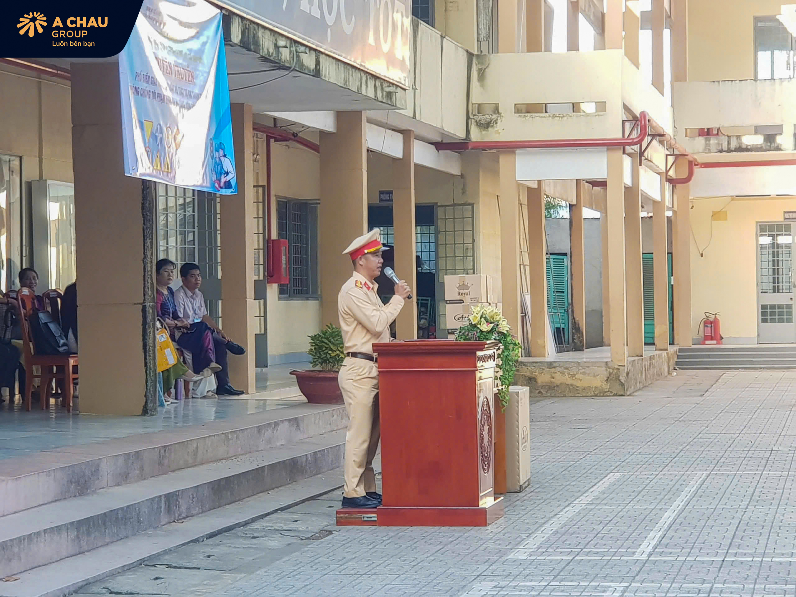 Á Châu Group trao tặng 150 mũ bảo hiểm cho học sinh Trường THPT Trần Phú – Tân Biên 7 Một số hình ảnh Á Châu Group trao tặng 150 mũ bảo hiểm cho học sinh Trường THPT Trần Phú – Tân Biên