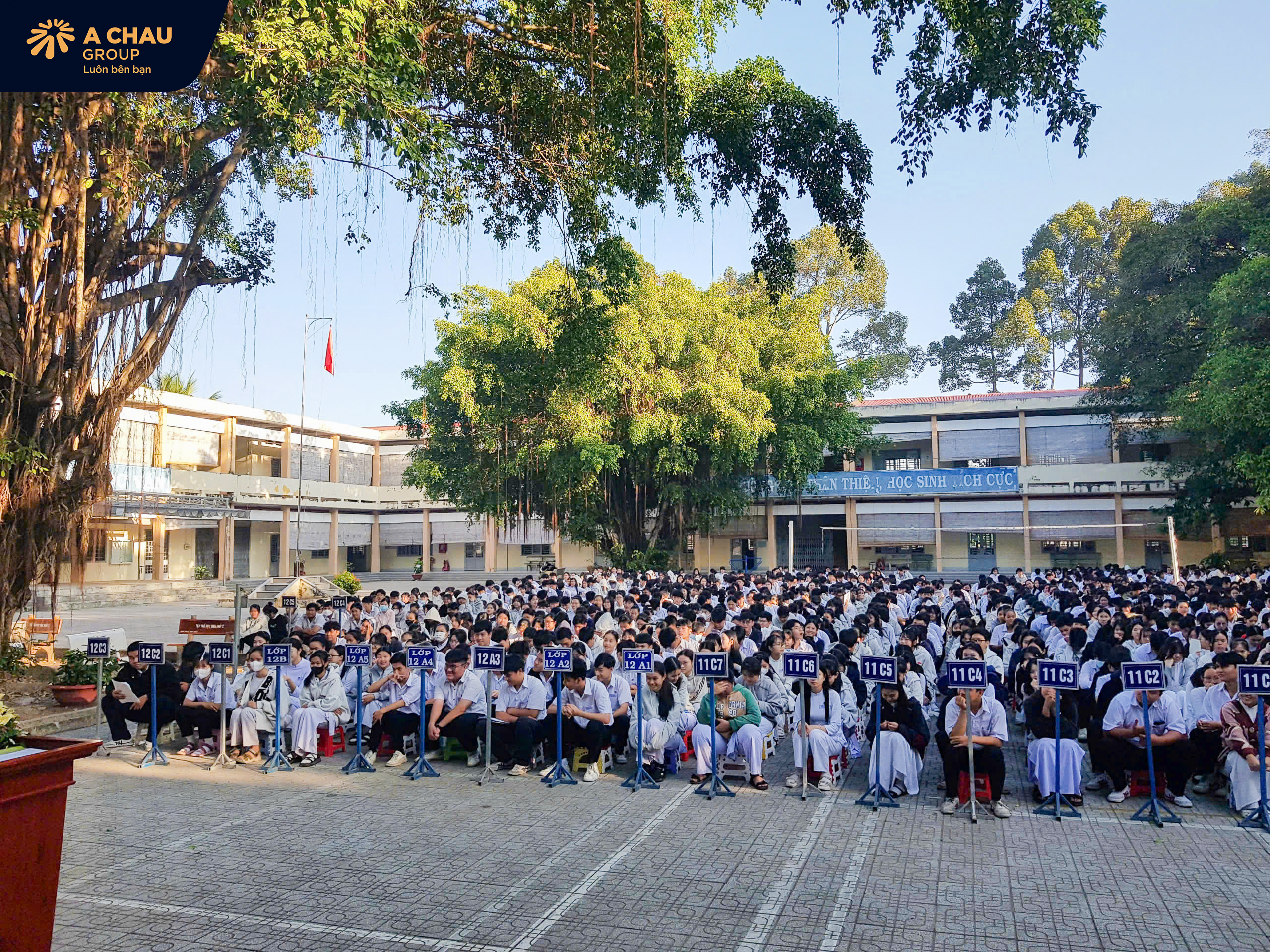 Á Châu Group trao tặng 150 mũ bảo hiểm cho học sinh Trường THPT Trần Phú – Tân Biên 8 Một số hình ảnh Á Châu Group trao tặng 150 mũ bảo hiểm cho học sinh Trường THPT Trần Phú – Tân Biên