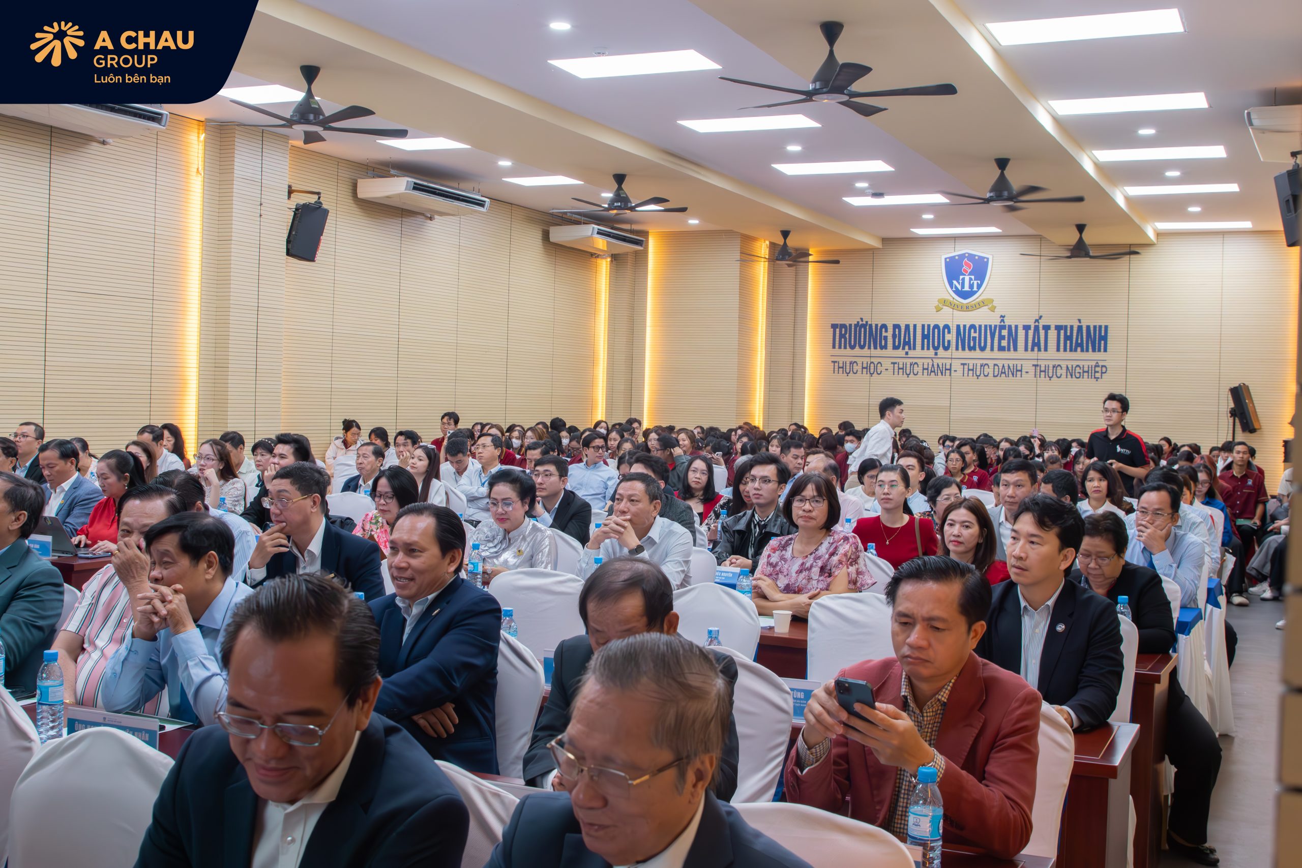 Một số hình ảnh khác tại sự kiện Á Châu Group ký kết hợp tác chiến lược với Đại học Nguyễn Tất Thành tại Diễn đàn B2B 2026