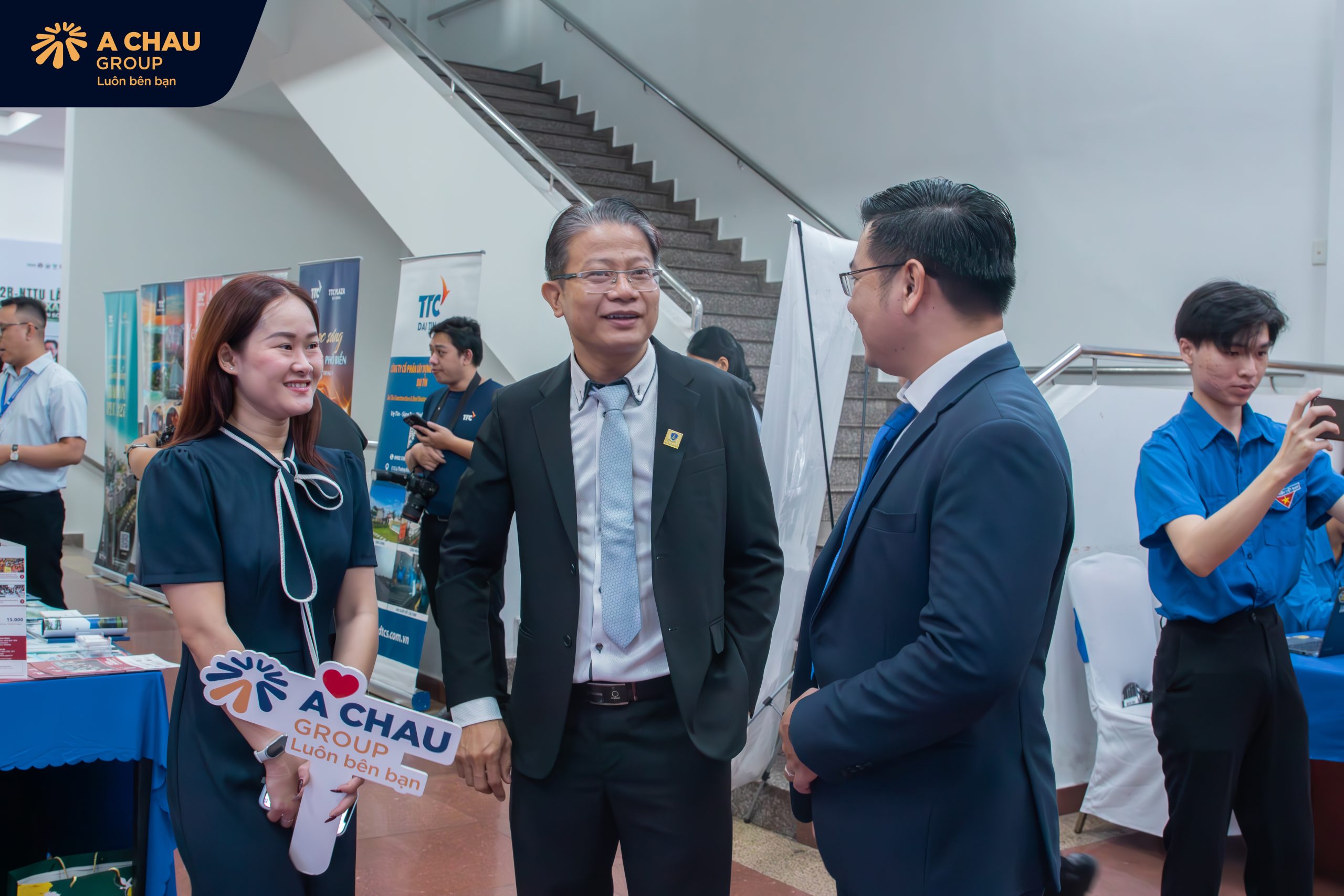 Một số hình ảnh khác tại sự kiện Á Châu Group ký kết hợp tác chiến lược với Đại học Nguyễn Tất Thành tại Diễn đàn B2B 2026