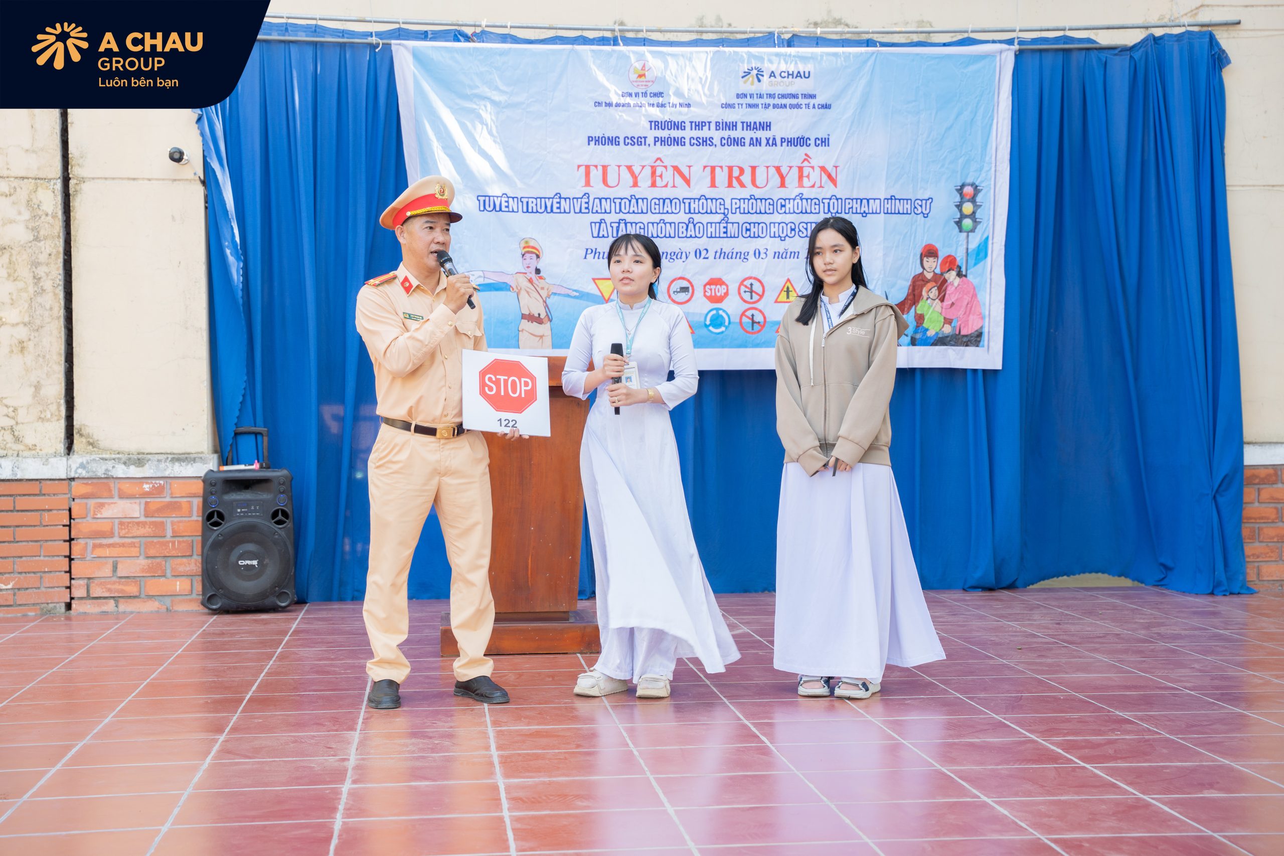 Trang bị kiến thức thực tiễn về an toàn giao thông cho học sinh 