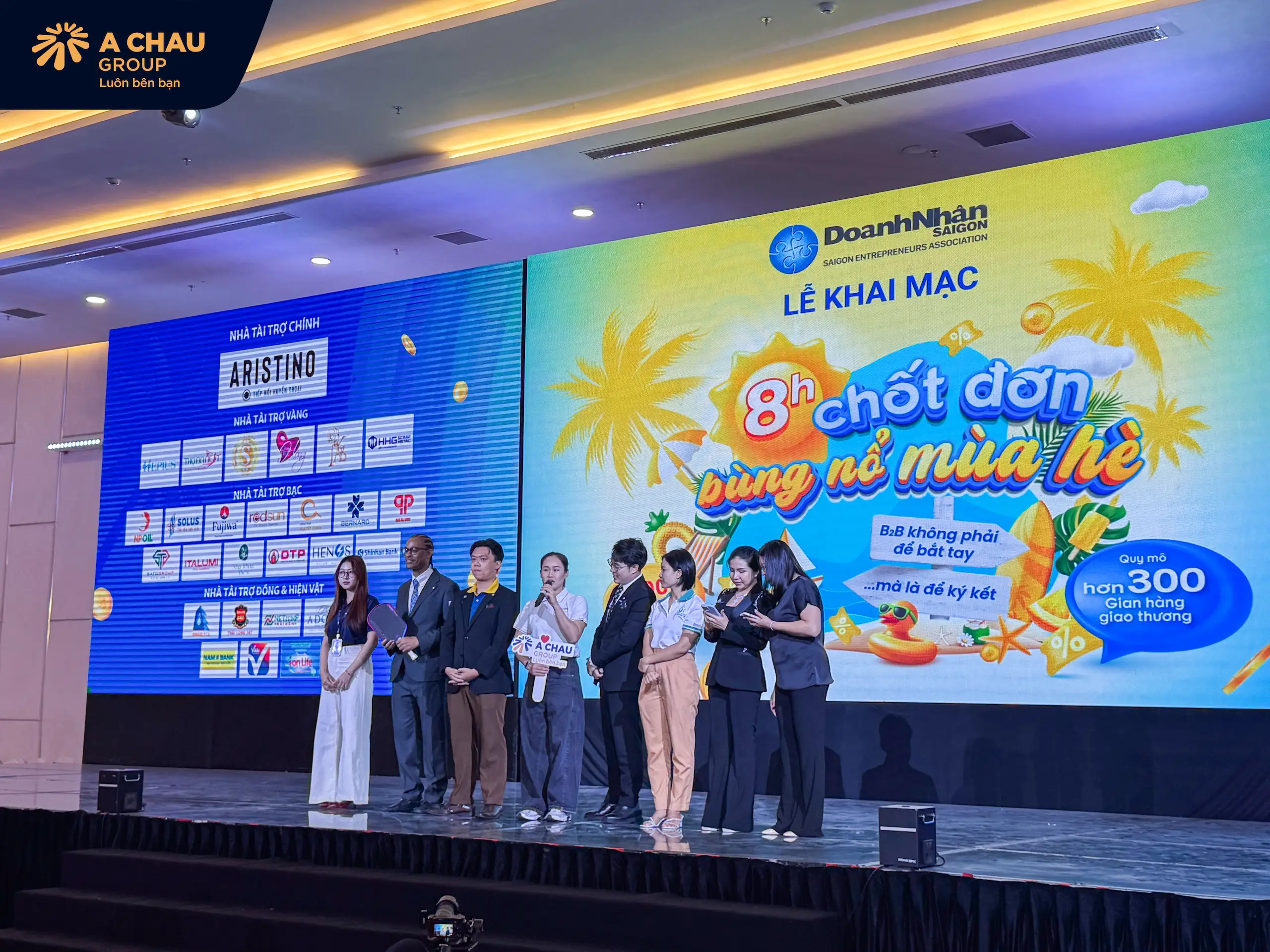 Á Châu Group mang giải pháp branding qua nón bảo hiểm đến sự kiện “8H Chốt Đơn – Bùng Nổ Mùa Hè 2026” 16 Á Châu Group mang giải pháp branding qua nón bảo hiểm đến sự kiện “8H Chốt Đơn – Bùng Nổ Mùa Hè 2026”
