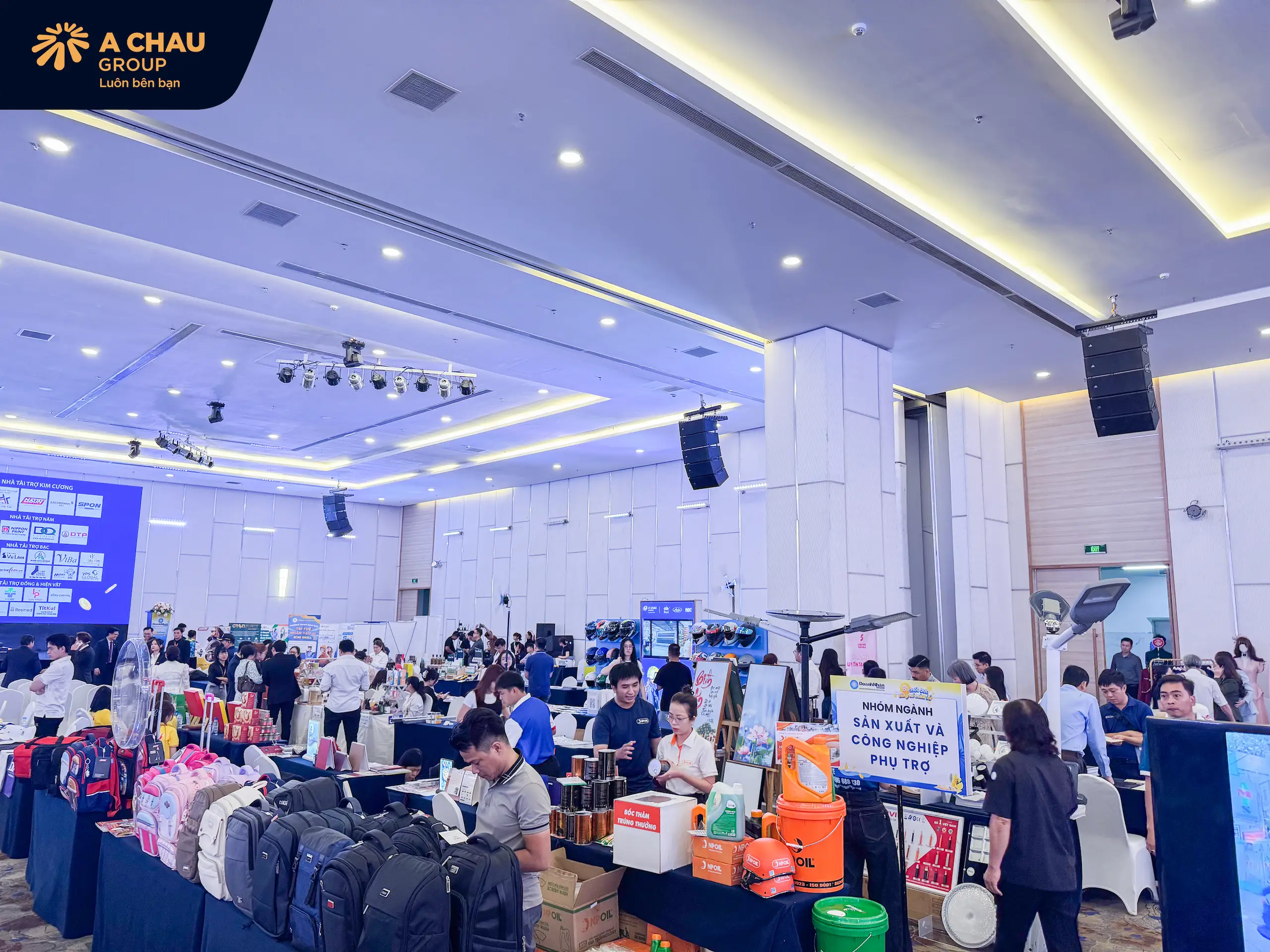 Á Châu Group mang giải pháp branding qua nón bảo hiểm đến sự kiện “8H Chốt Đơn – Bùng Nổ Mùa Hè 2026” 23 Á Châu Group mang giải pháp branding qua nón bảo hiểm đến sự kiện “8H Chốt Đơn – Bùng Nổ Mùa Hè 2026”