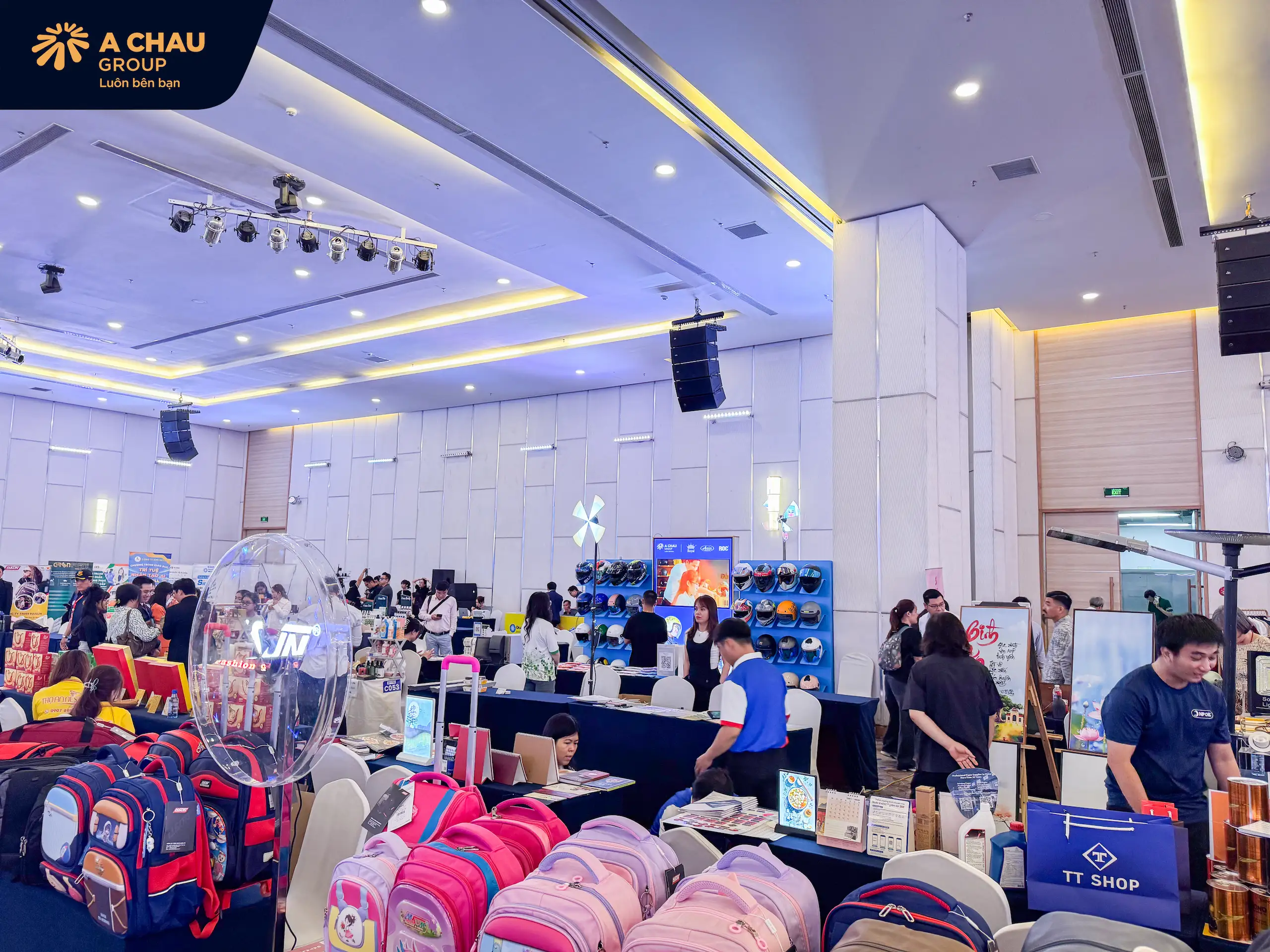 Á Châu Group mang giải pháp branding qua nón bảo hiểm đến sự kiện “8H Chốt Đơn – Bùng Nổ Mùa Hè 2026” 22 Á Châu Group mang giải pháp branding qua nón bảo hiểm đến sự kiện “8H Chốt Đơn – Bùng Nổ Mùa Hè 2026”