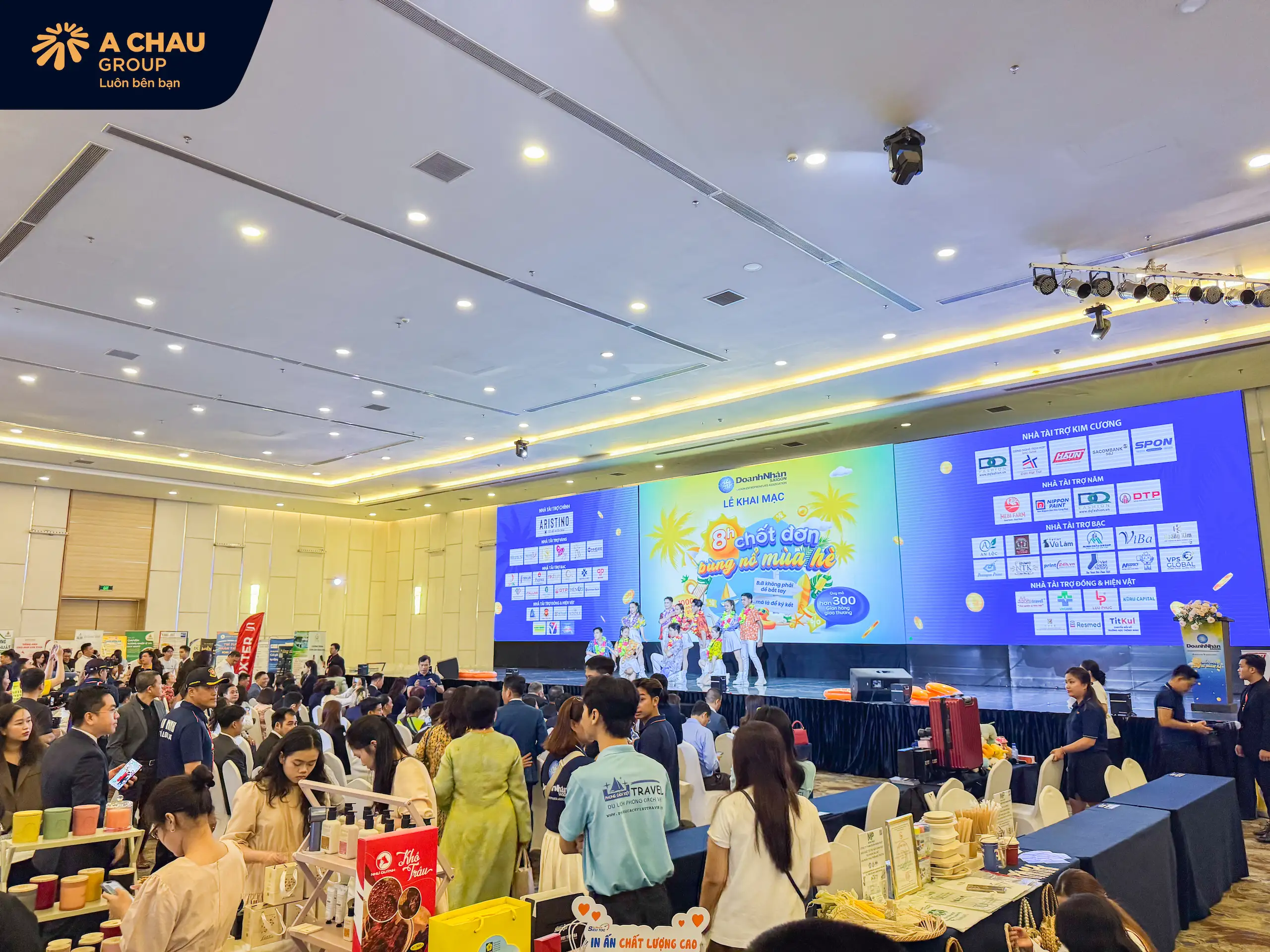Á Châu Group mang giải pháp branding qua nón bảo hiểm đến sự kiện “8H Chốt Đơn – Bùng Nổ Mùa Hè 2026” 21 Á Châu Group mang giải pháp branding qua nón bảo hiểm đến sự kiện “8H Chốt Đơn – Bùng Nổ Mùa Hè 2026”