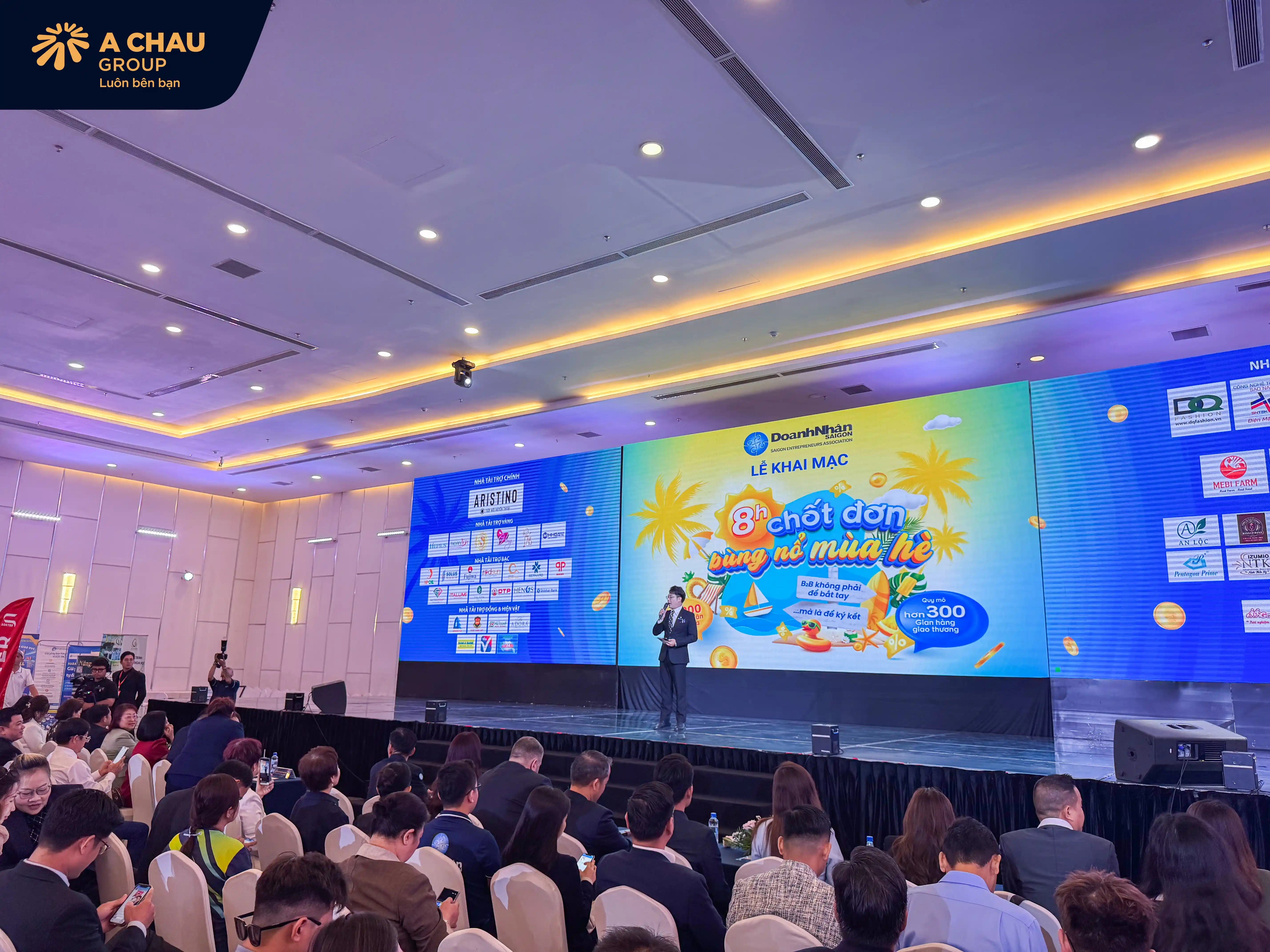 Á Châu Group mang giải pháp branding qua nón bảo hiểm đến sự kiện “8H Chốt Đơn – Bùng Nổ Mùa Hè 2026” 19 Á Châu Group mang giải pháp branding qua nón bảo hiểm đến sự kiện “8H Chốt Đơn – Bùng Nổ Mùa Hè 2026”