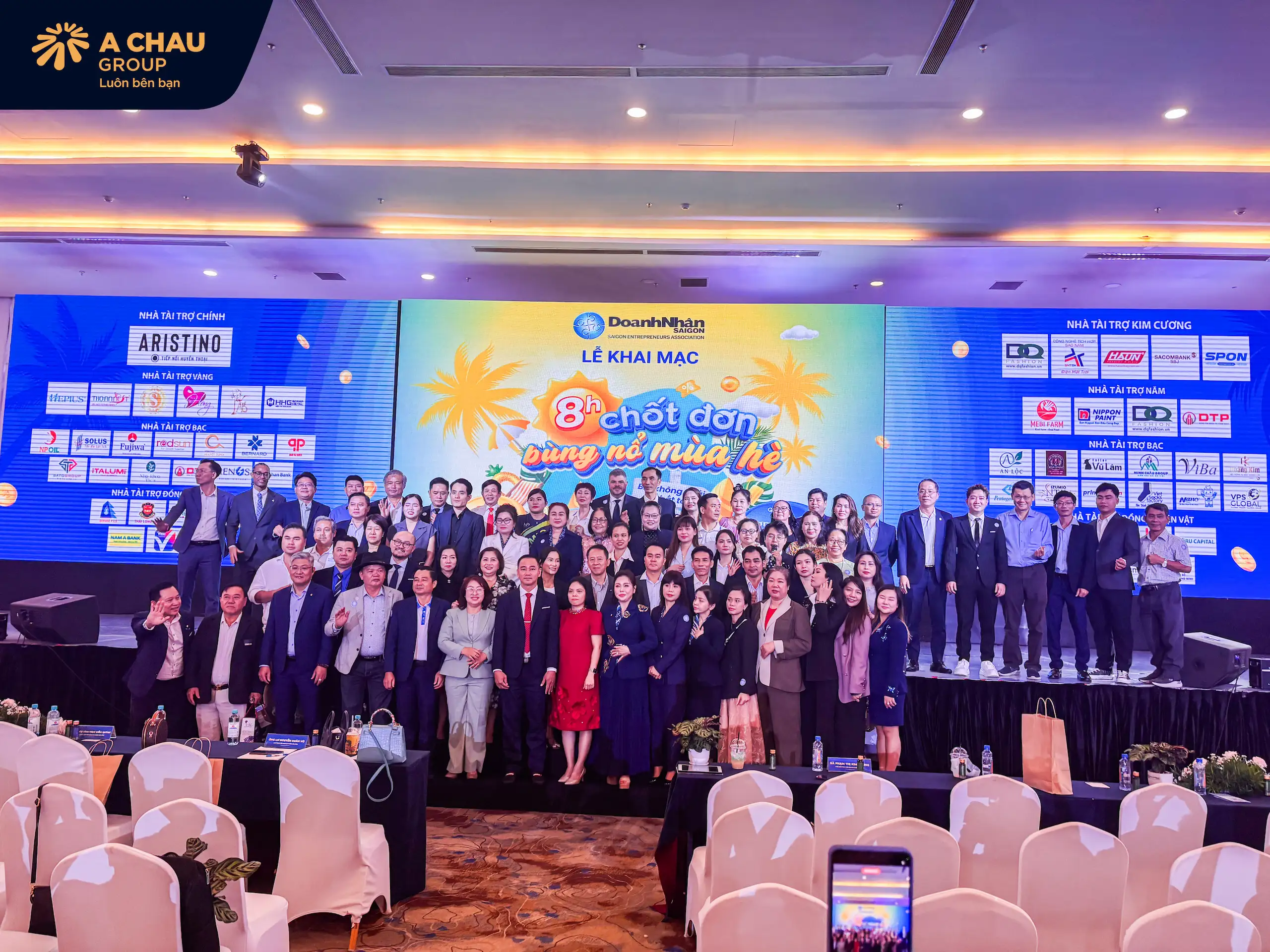 Á Châu Group mang giải pháp branding qua nón bảo hiểm đến sự kiện “8H Chốt Đơn – Bùng Nổ Mùa Hè 2026” 1 Mang giải pháp marketing thiết thực đến cộng đồng doanh nghiệp