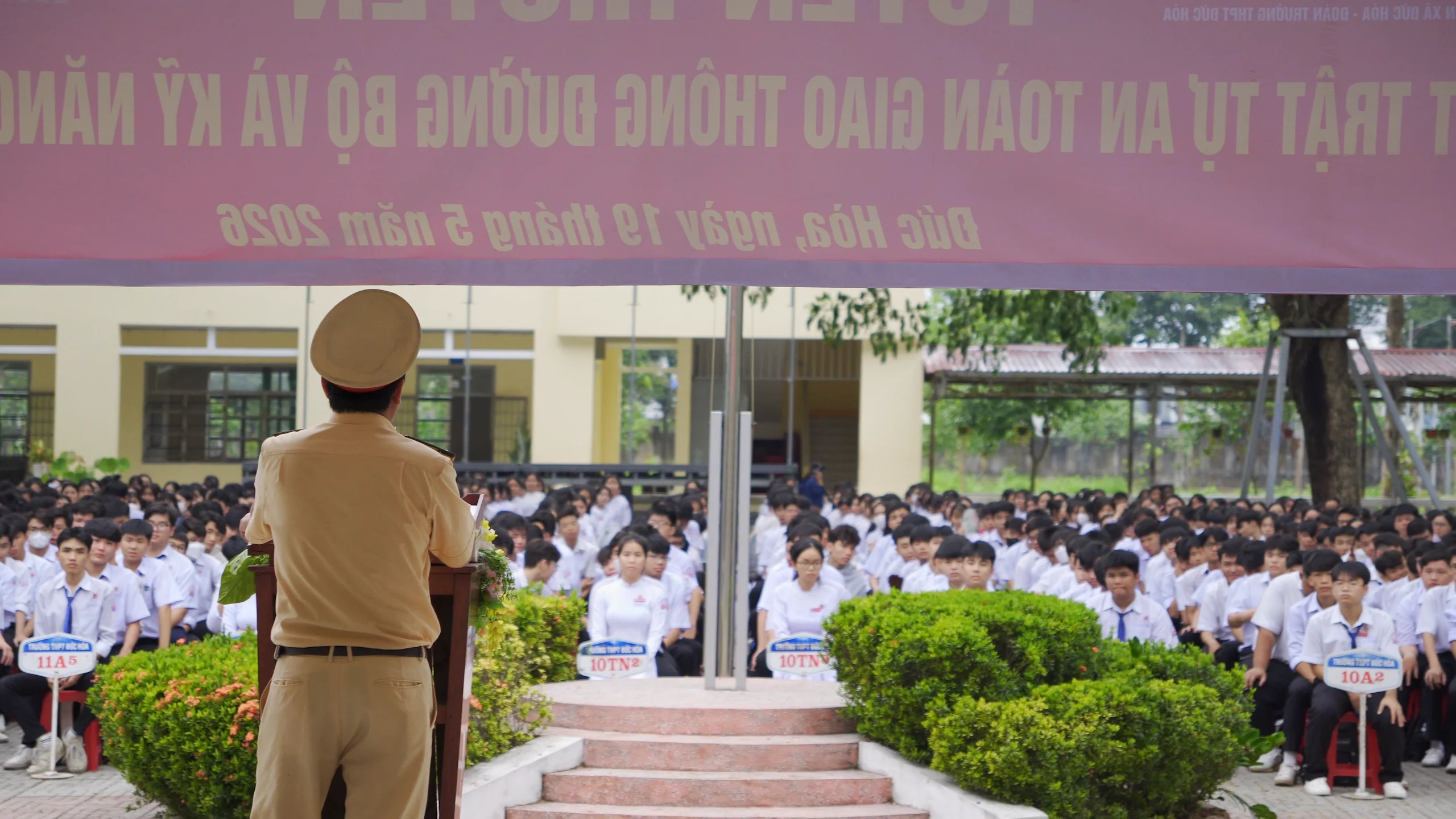 Tuyên truyền an toàn giao thông cho các em