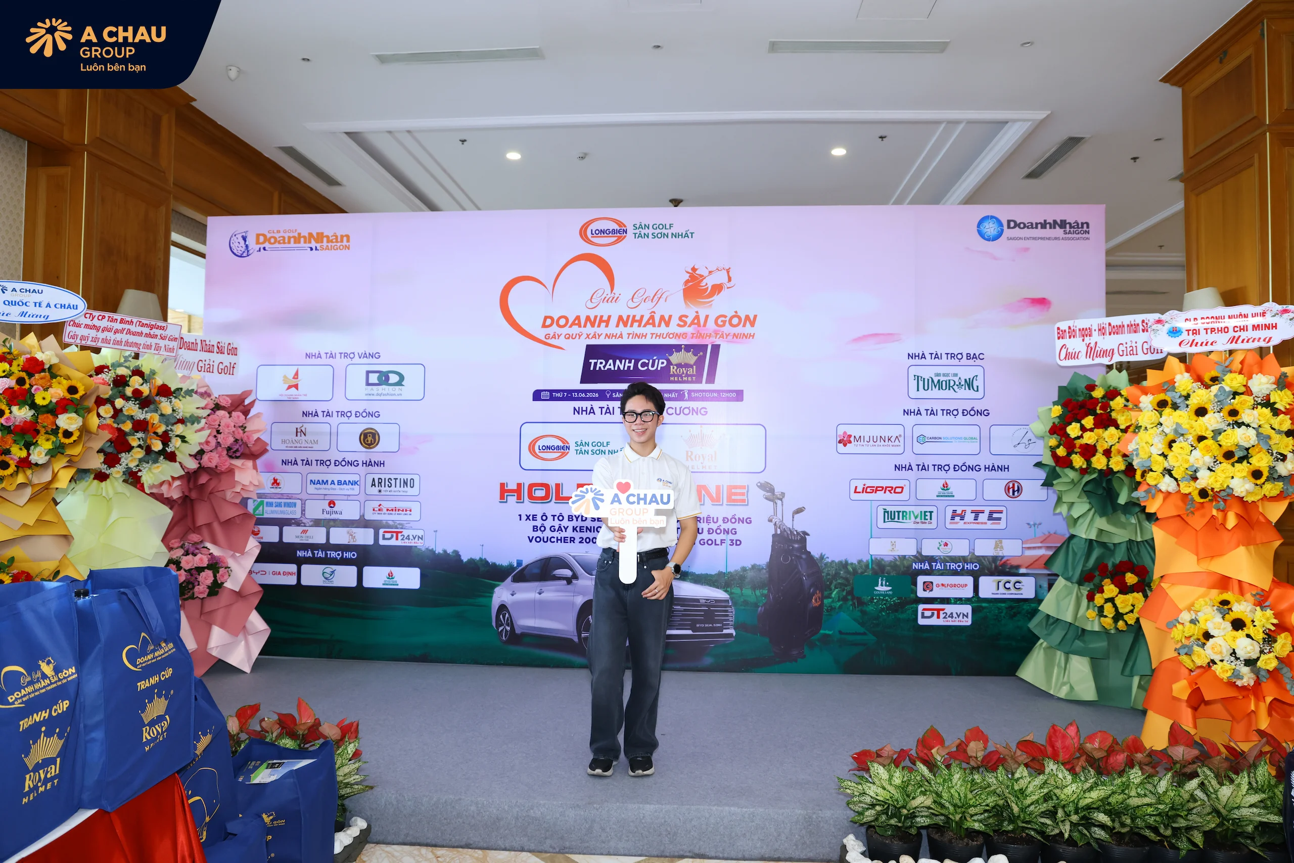 Á Châu Group đồng hành cùng giải Golf doanh nhân Sài Gòn tranh cúp Royal Helmet 16 Á CHÂU GROUP ĐỒNG HÀNH CÙNG GIẢI GOLF DOANH NHÂN SÀI GÒN: KIẾN TẠO MÁI ẤM – TRAO GỬI YÊU THƯƠNG