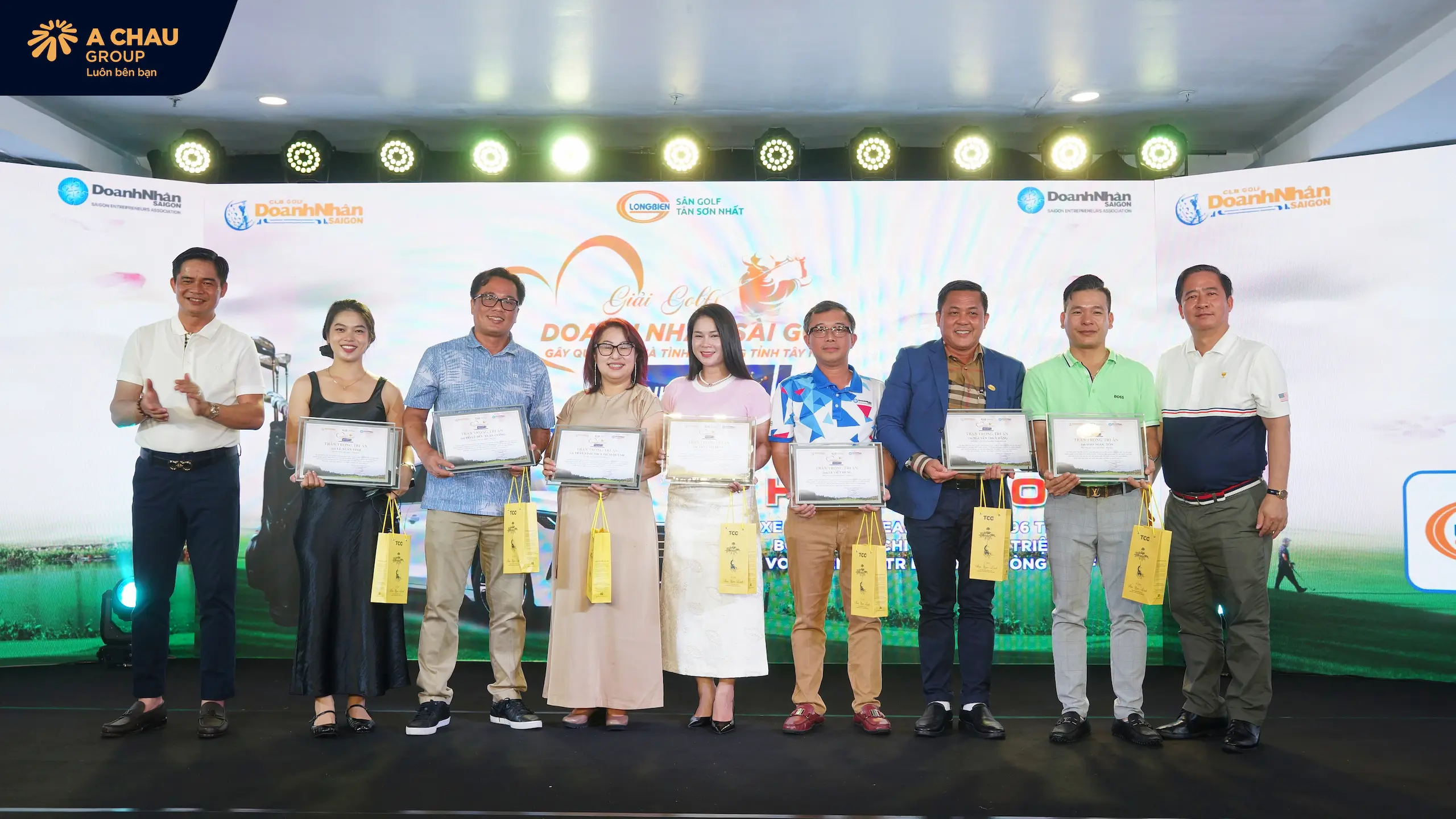 Á Châu Group đồng hành cùng giải Golf doanh nhân Sài Gòn tranh cúp Royal Helmet 3 Á CHÂU GROUP ĐỒNG HÀNH CÙNG GIẢI GOLF DOANH NHÂN SÀI GÒN: KIẾN TẠO MÁI ẤM – TRAO GỬI YÊU THƯƠNG