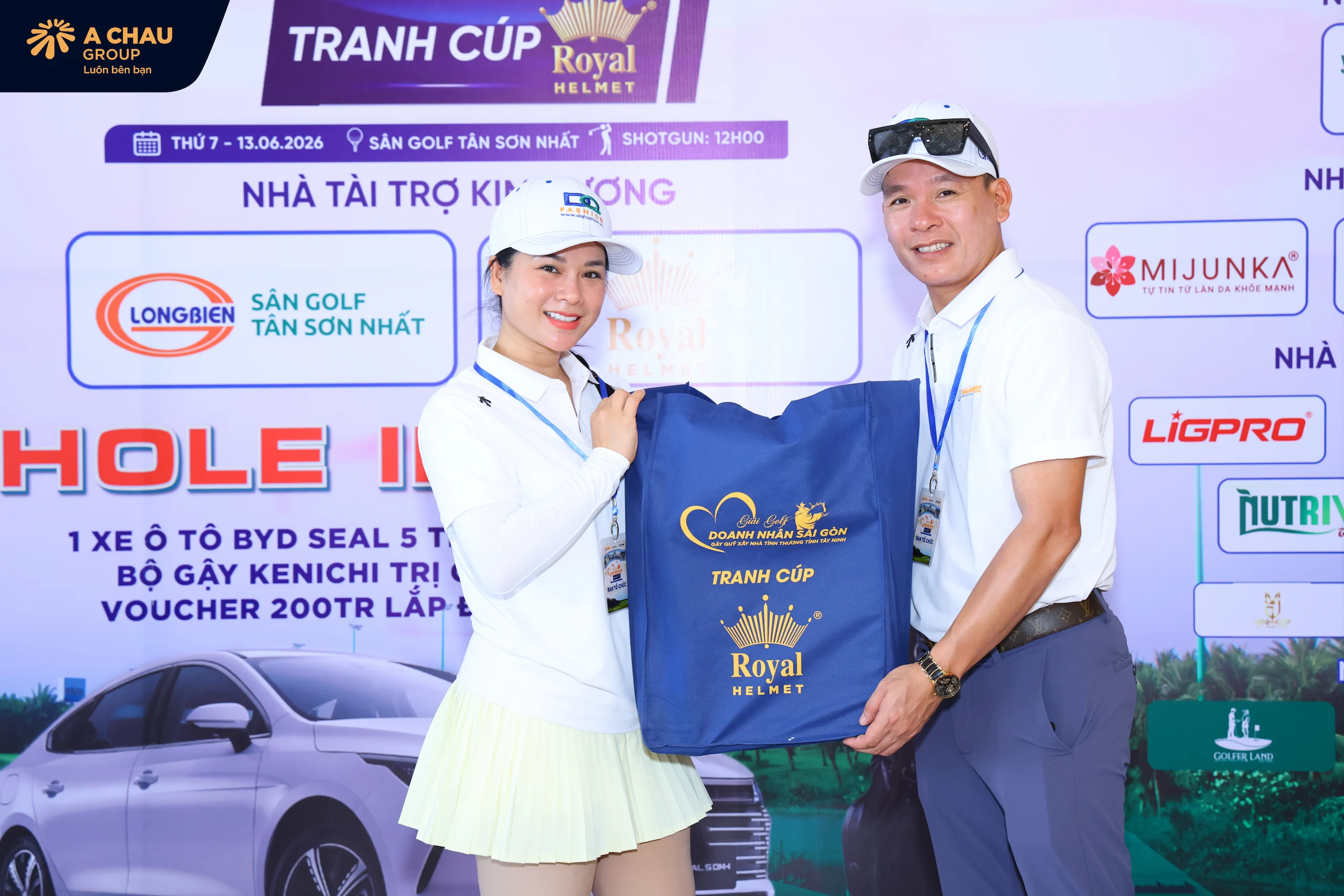Á Châu Group đồng hành cùng giải Golf doanh nhân Sài Gòn tranh cúp Royal Helmet 14 Á CHÂU GROUP ĐỒNG HÀNH CÙNG GIẢI GOLF DOANH NHÂN SÀI GÒN: KIẾN TẠO MÁI ẤM – TRAO GỬI YÊU THƯƠNG