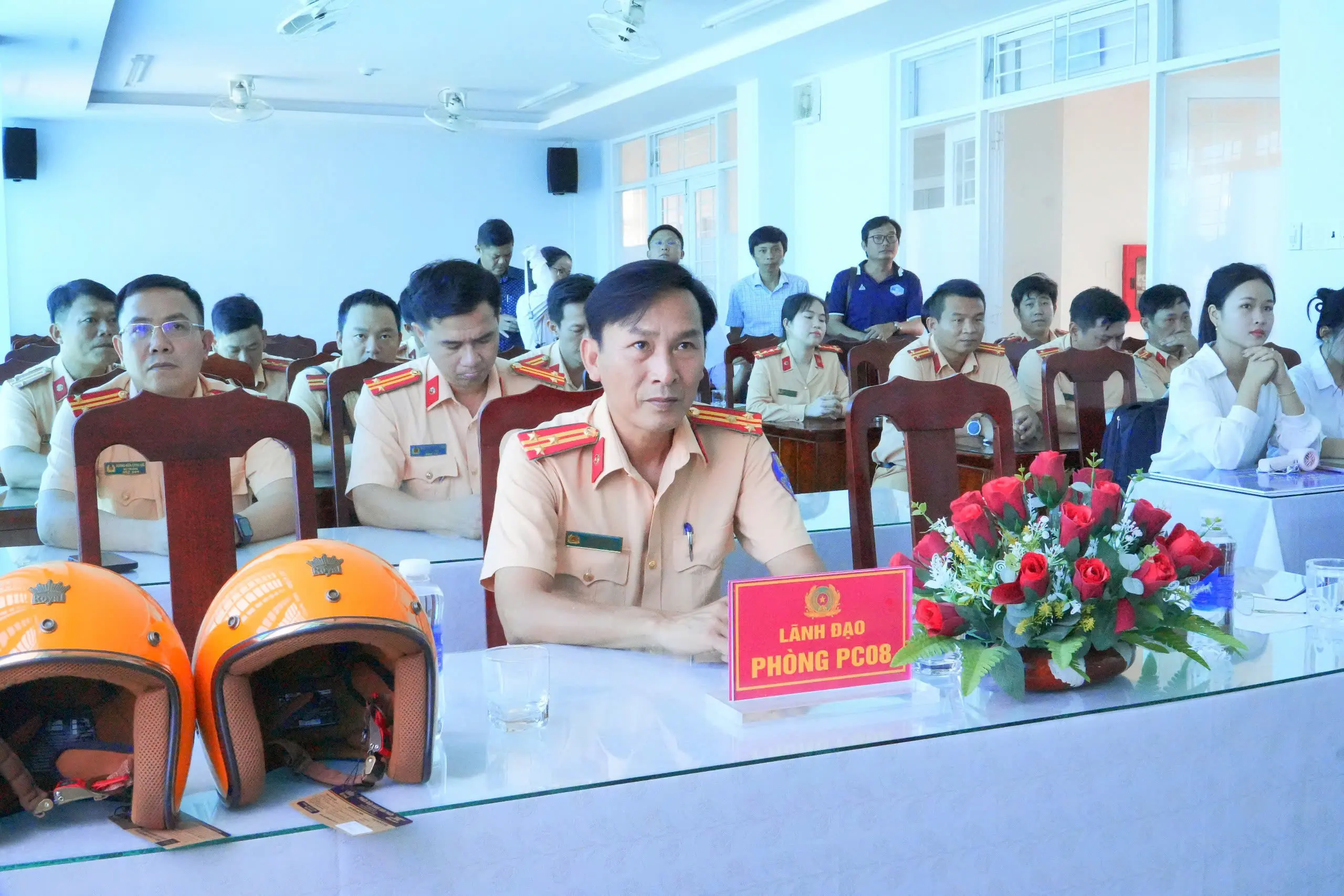 Tập đoàn Quốc tế Á Châu trao tặng 2.000 mũ bảo hiểm đạt chuẩn cho người dân Quảng Ngãi, lan tỏa văn hóa giao thông an toàn 8 Tập đoàn Quốc tế Á Châu trao tặng 2.000 mũ bảo hiểm đạt chuẩn cho người dân Quảng Ngãi, lan tỏa văn hóa giao thông an toàn