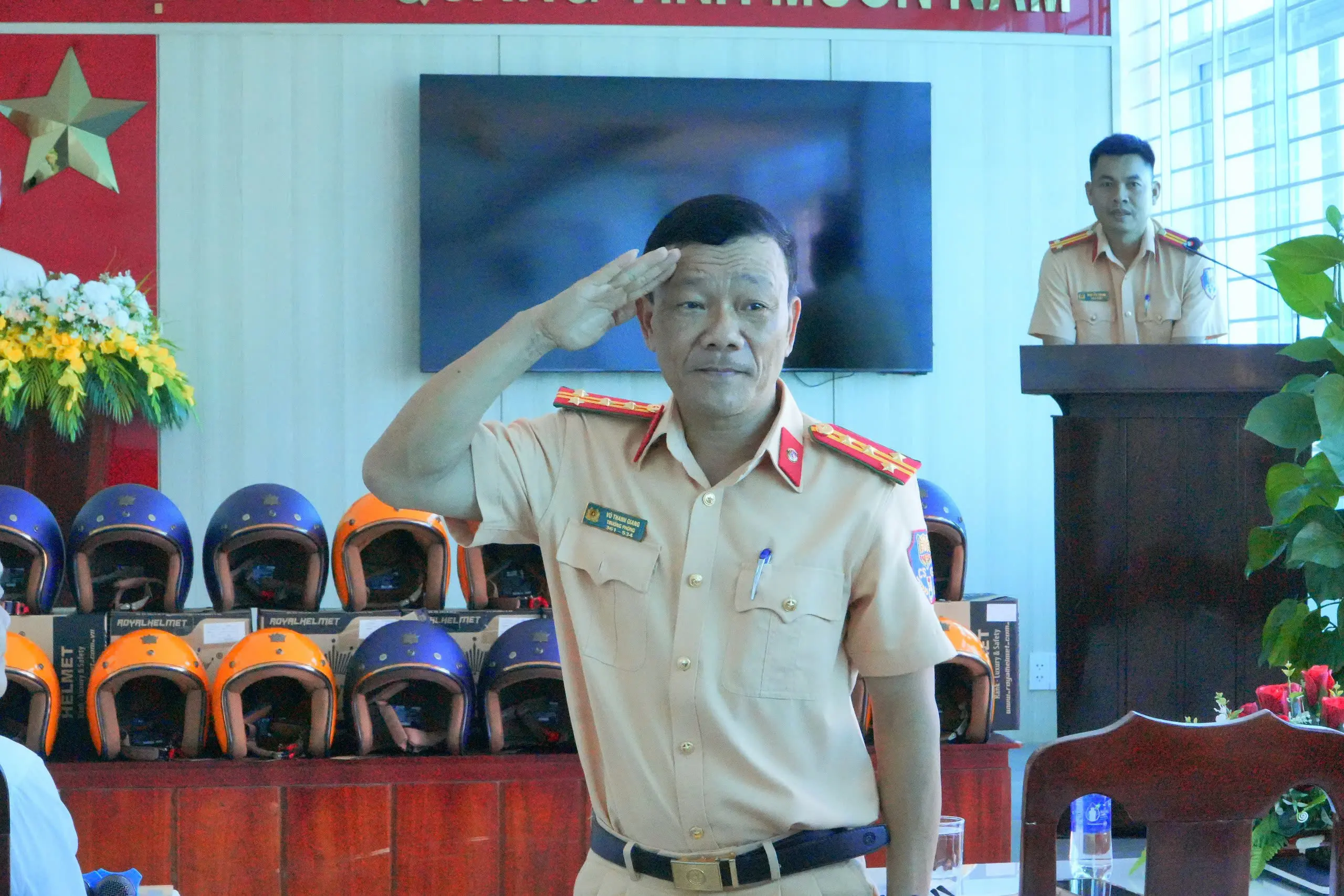 Tập đoàn Quốc tế Á Châu trao tặng 2.000 mũ bảo hiểm đạt chuẩn cho người dân Quảng Ngãi, lan tỏa văn hóa giao thông an toàn 10 Tập đoàn Quốc tế Á Châu trao tặng 2.000 mũ bảo hiểm đạt chuẩn cho người dân Quảng Ngãi, lan tỏa văn hóa giao thông an toàn