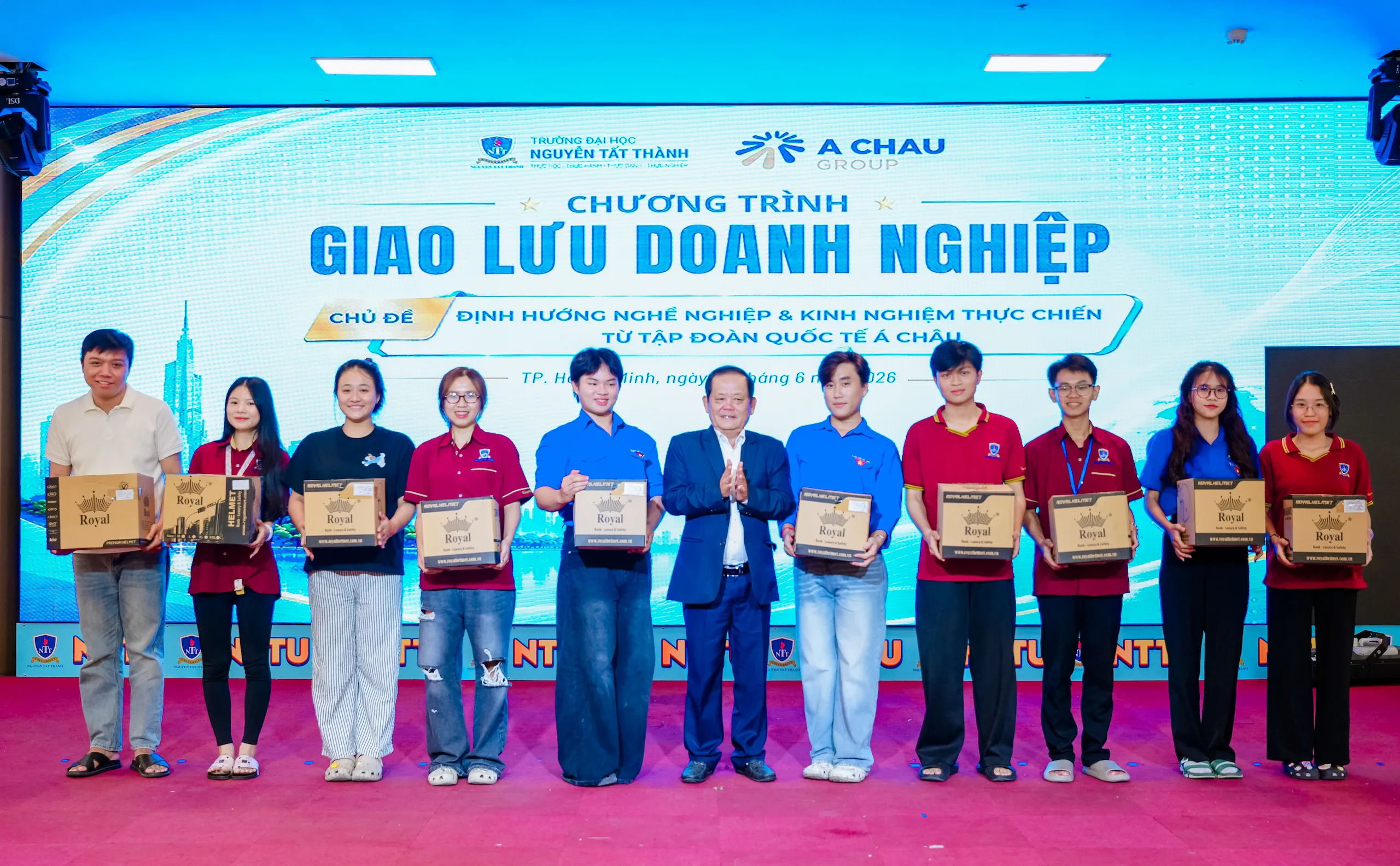Chia sẻ hình hành trình phát triển và góc nhìn từ doanh nghiệp