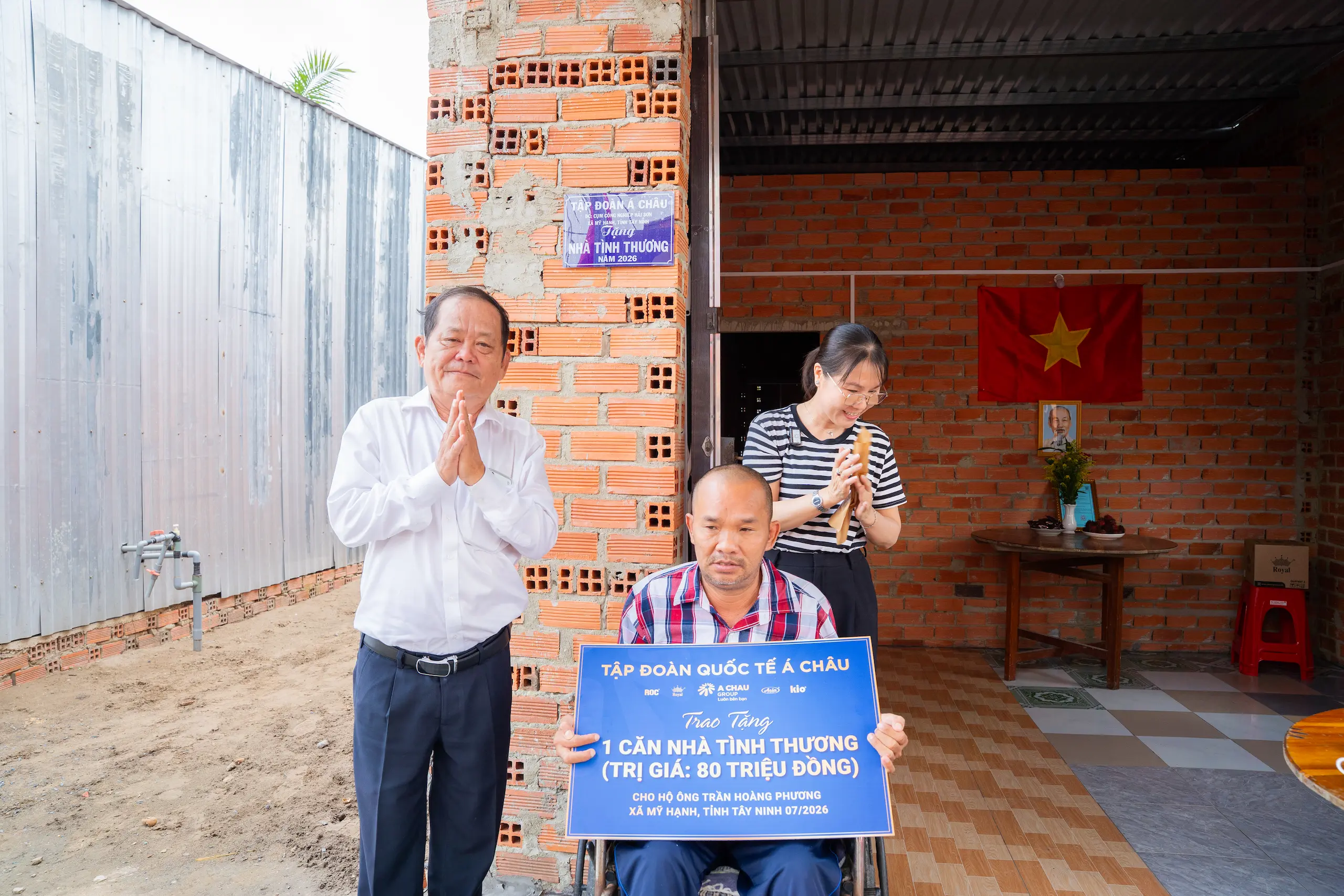 TẬP ĐOÀN QUỐC TẾ Á CHÂU BÀN GIAO 02 CĂN NHÀ TÌNH THƯƠNG, LAN TỎA GIÁ TRỊ NHÂN VĂN VÌ CỘNG ĐỒNG
