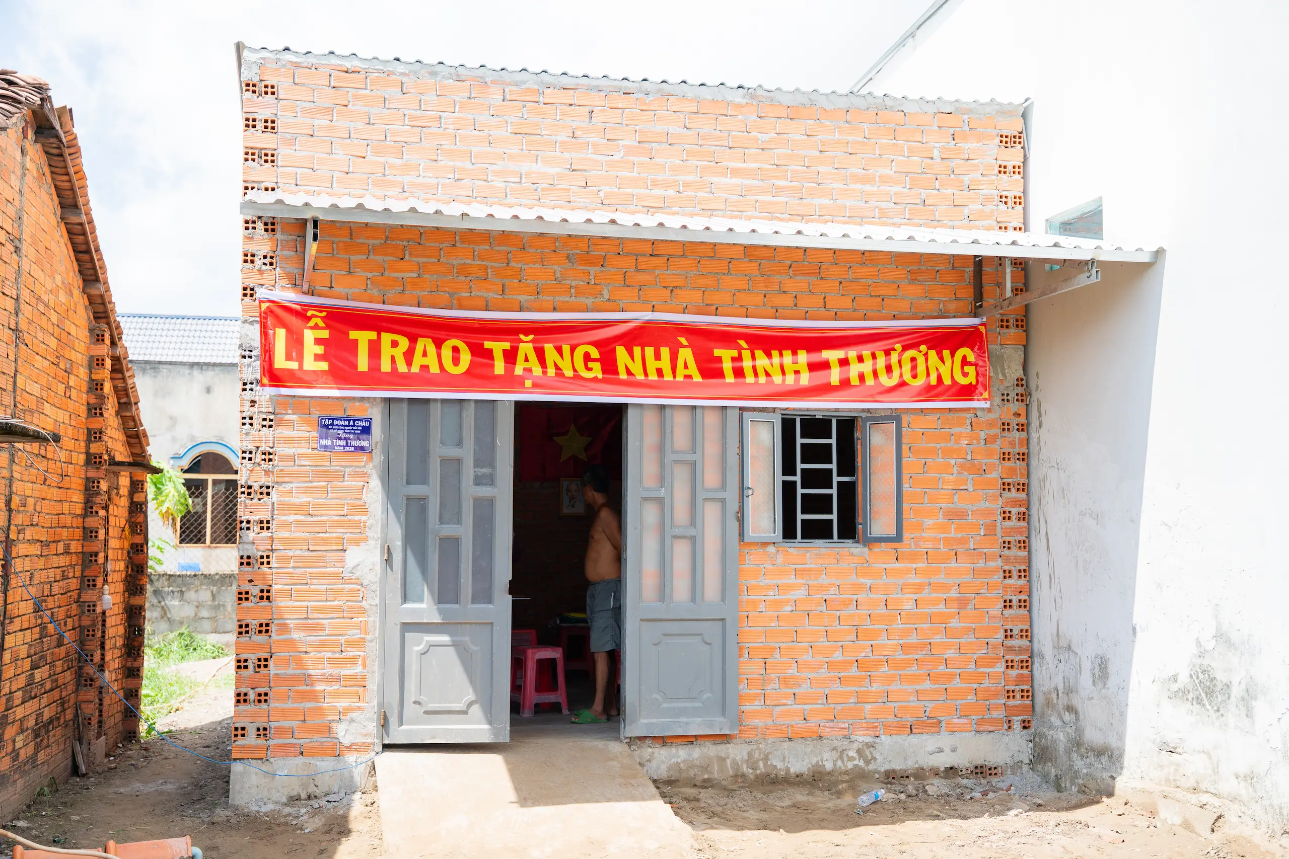 TẬP ĐOÀN QUỐC TẾ Á CHÂU BÀN GIAO 02 CĂN NHÀ TÌNH THƯƠNG, LAN TỎA GIÁ TRỊ NHÂN VĂN VÌ CỘNG ĐỒNG