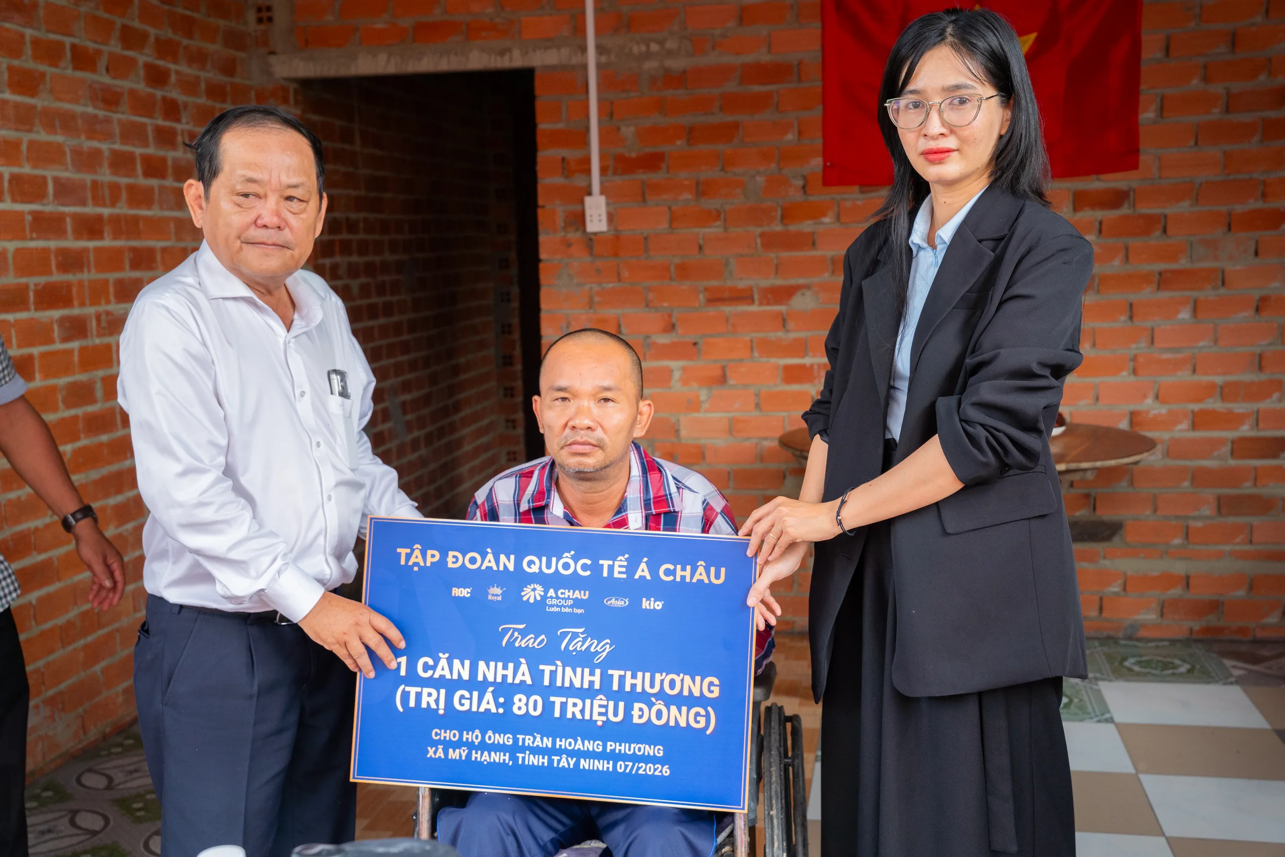 TẬP ĐOÀN QUỐC TẾ Á CHÂU BÀN GIAO 02 CĂN NHÀ TÌNH THƯƠNG, LAN TỎA GIÁ TRỊ NHÂN VĂN VÌ CỘNG ĐỒNG