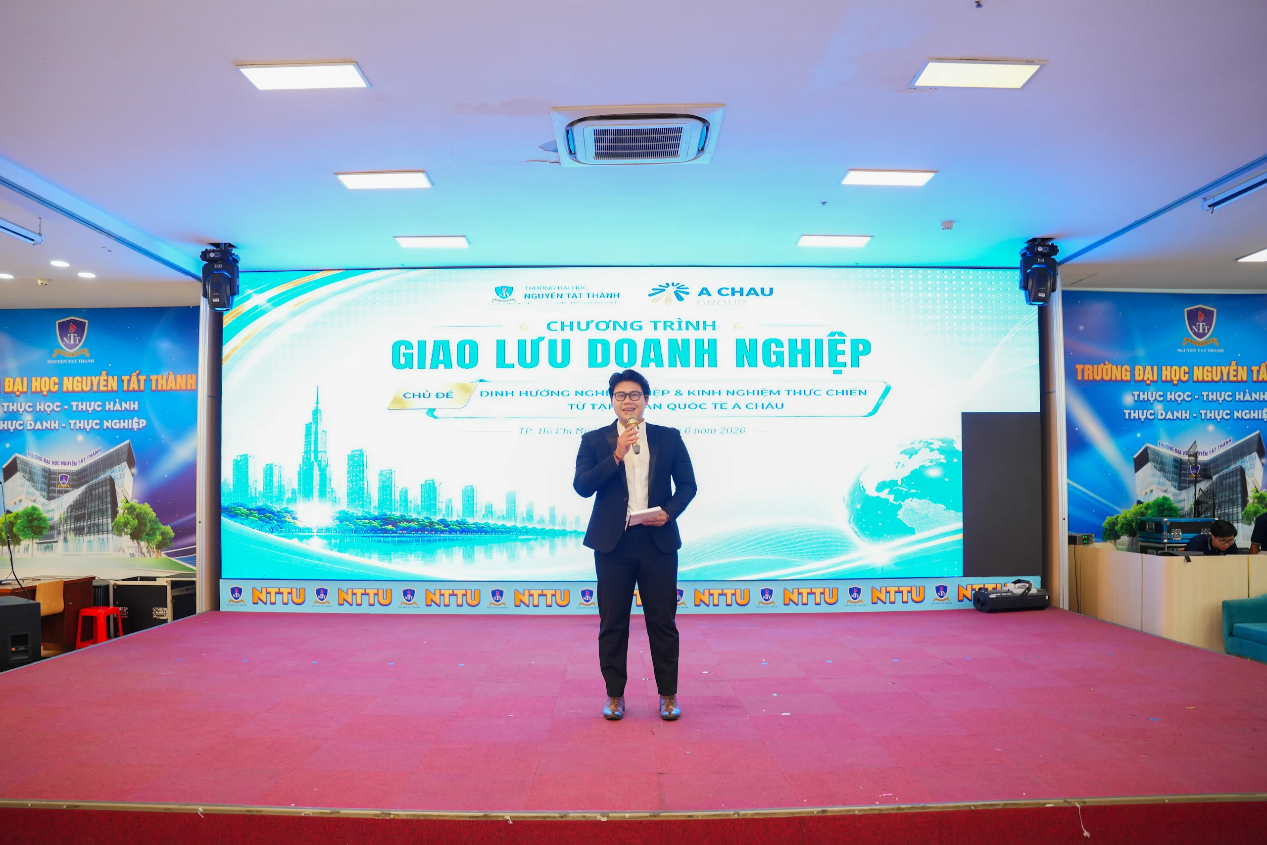 Á CHÂU GROUP GIAO LƯU DOANH NGHIỆP CÙNG SINH VIÊN ĐẠI HỌC NGUYỄN TẤT THÀNH: LAN TỎA KIẾN THỨC THỰC TIỄN – MỞ RỘNG CƠ HỘI NGHỀ NGHIỆP