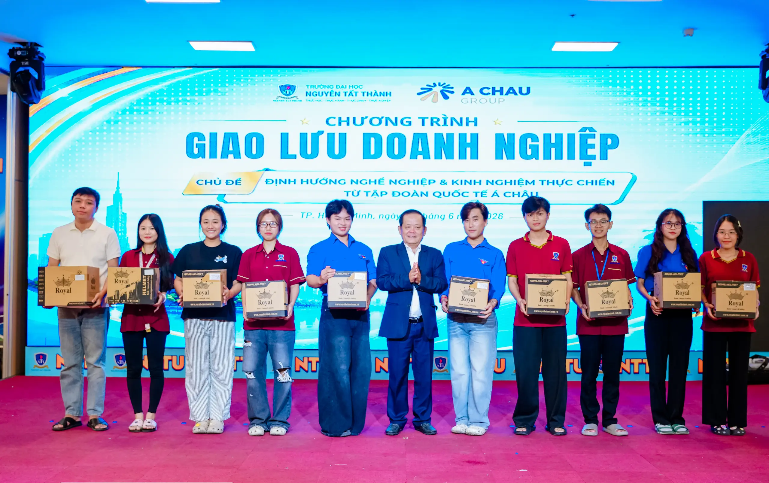 Á CHÂU GROUP GIAO LƯU DOANH NGHIỆP CÙNG SINH VIÊN ĐẠI HỌC NGUYỄN TẤT THÀNH: LAN TỎA KIẾN THỨC THỰC TIỄN – MỞ RỘNG CƠ HỘI NGHỀ NGHIỆP