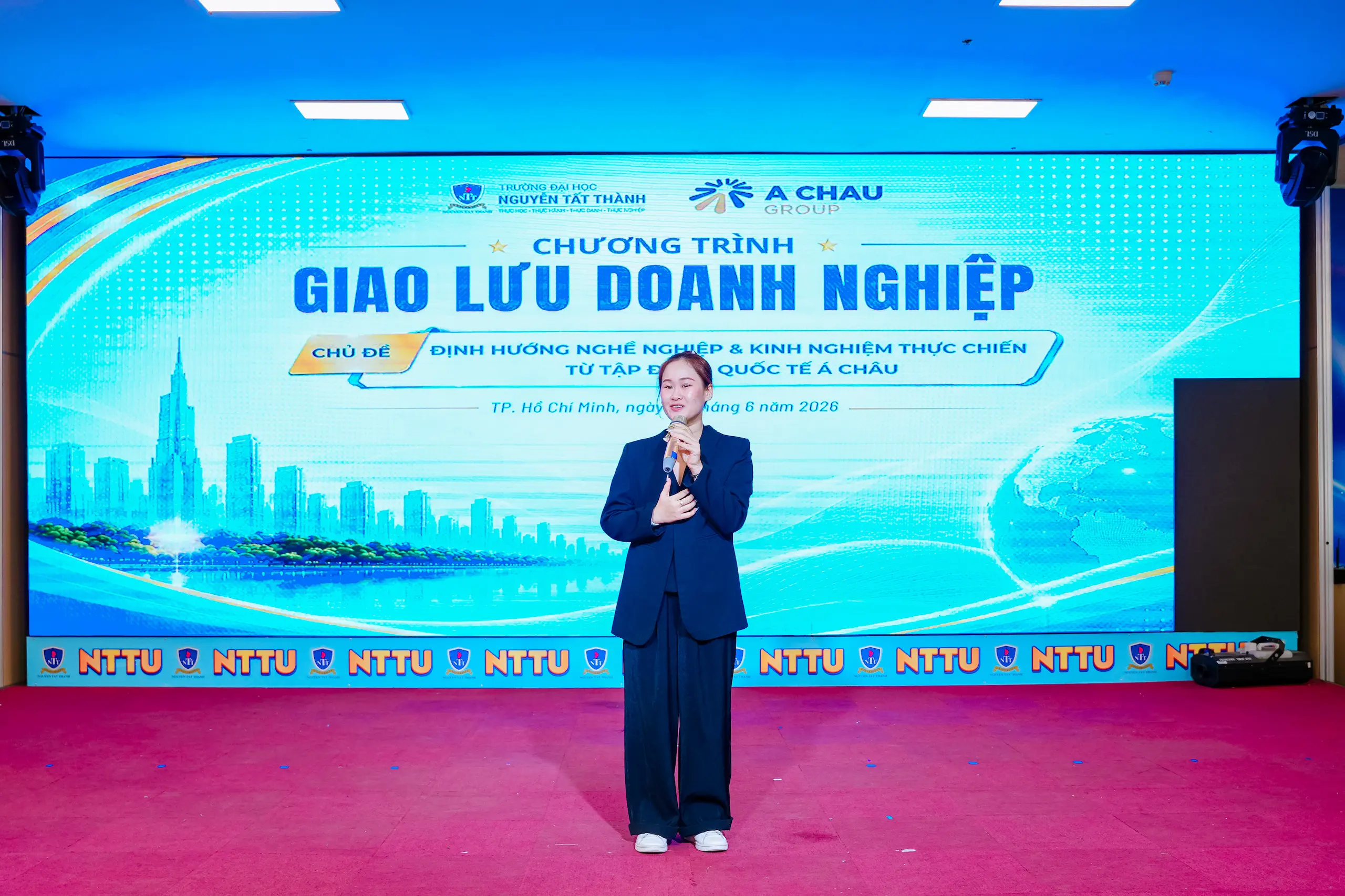 Á CHÂU GROUP GIAO LƯU DOANH NGHIỆP CÙNG SINH VIÊN ĐẠI HỌC NGUYỄN TẤT THÀNH: LAN TỎA KIẾN THỨC THỰC TIỄN – MỞ RỘNG CƠ HỘI NGHỀ NGHIỆP