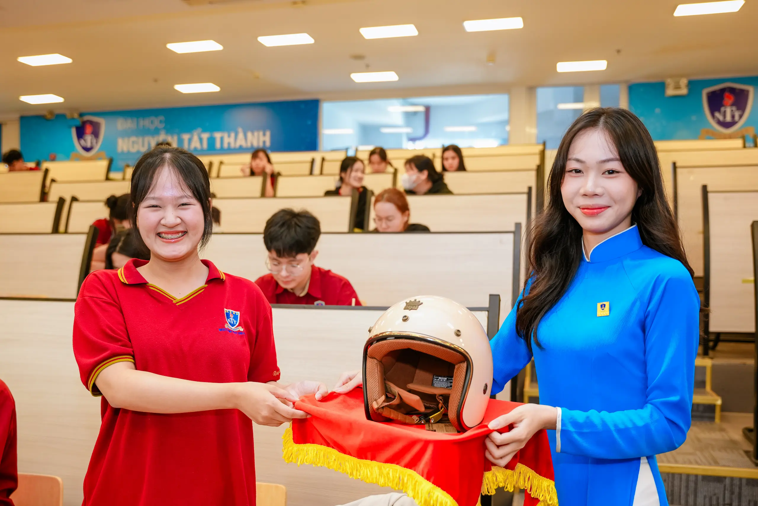 Á CHÂU GROUP GIAO LƯU DOANH NGHIỆP CÙNG SINH VIÊN ĐẠI HỌC NGUYỄN TẤT THÀNH: LAN TỎA KIẾN THỨC THỰC TIỄN – MỞ RỘNG CƠ HỘI NGHỀ NGHIỆP