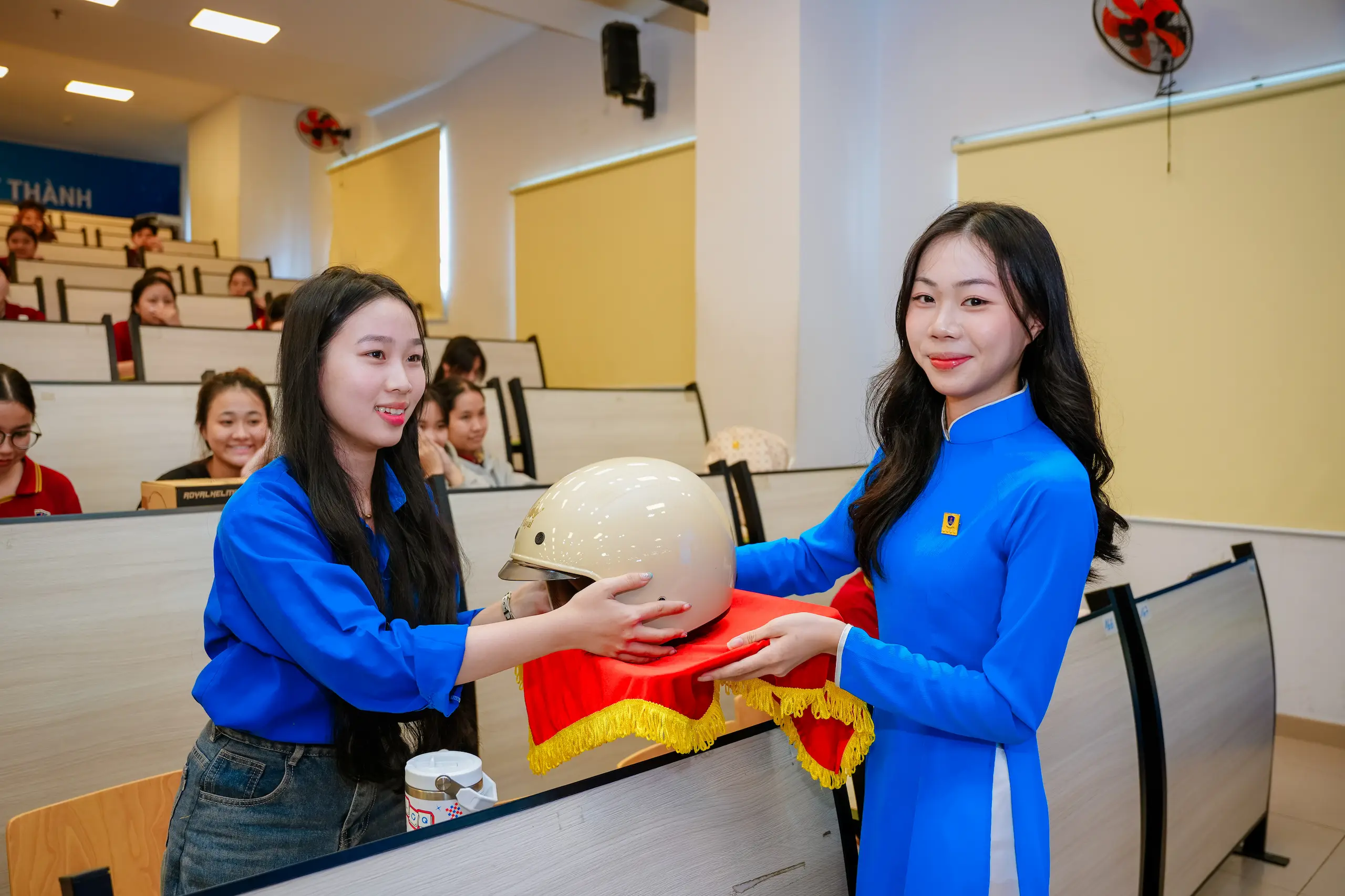 Á CHÂU GROUP GIAO LƯU DOANH NGHIỆP CÙNG SINH VIÊN ĐẠI HỌC NGUYỄN TẤT THÀNH: LAN TỎA KIẾN THỨC THỰC TIỄN – MỞ RỘNG CƠ HỘI NGHỀ NGHIỆP