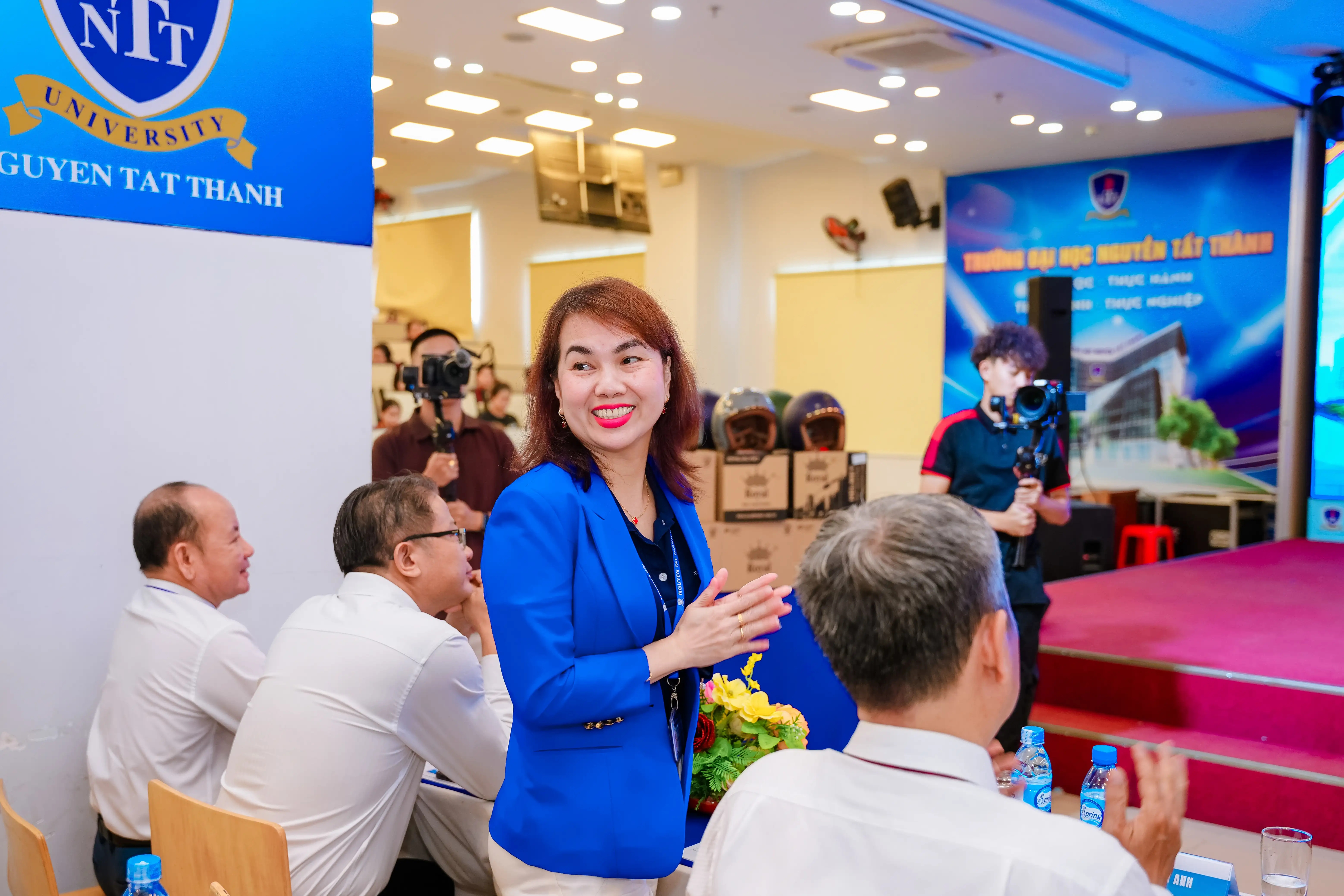 Chia sẻ hình hành trình phát triển và góc nhìn từ doanh nghiệp