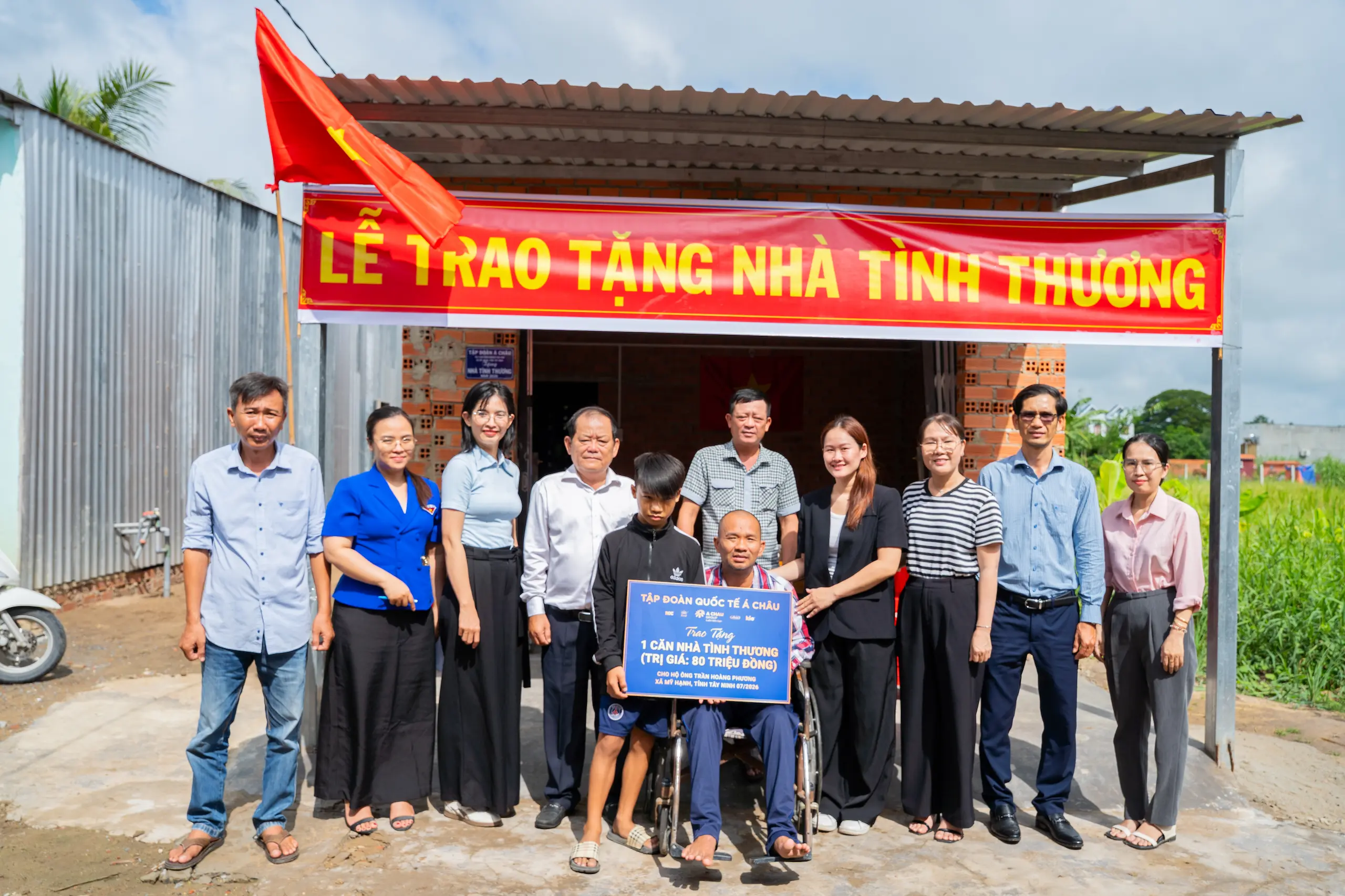 Trao nhà tình thương cho hộ ông Trần Hoàng Phương xã Mỹ Hạnh -Tỉnh Tây Ninh