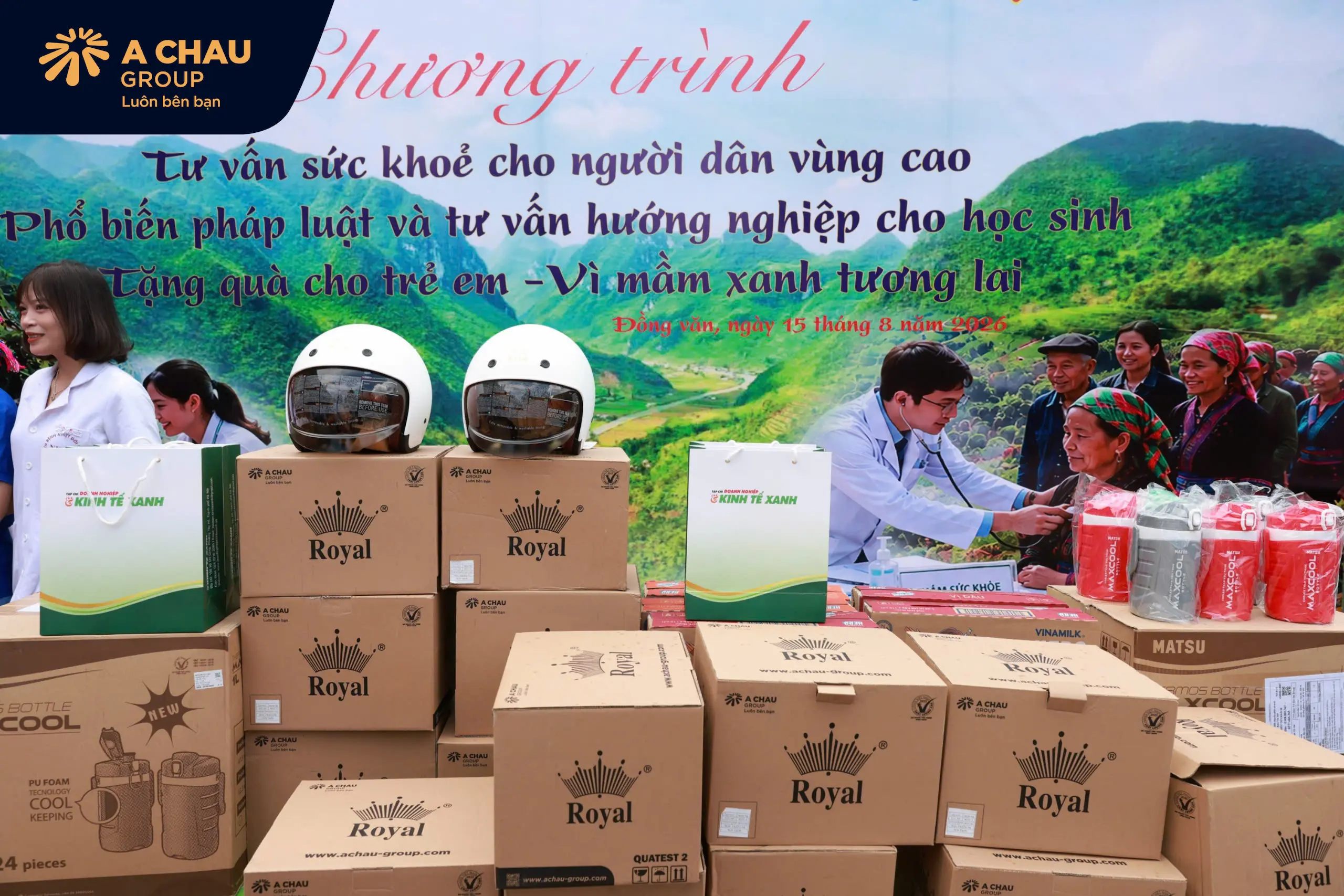 Một số hình ảnh khác tại sự kiện trao tặng 100 mũ bảo hiểm Royal M139