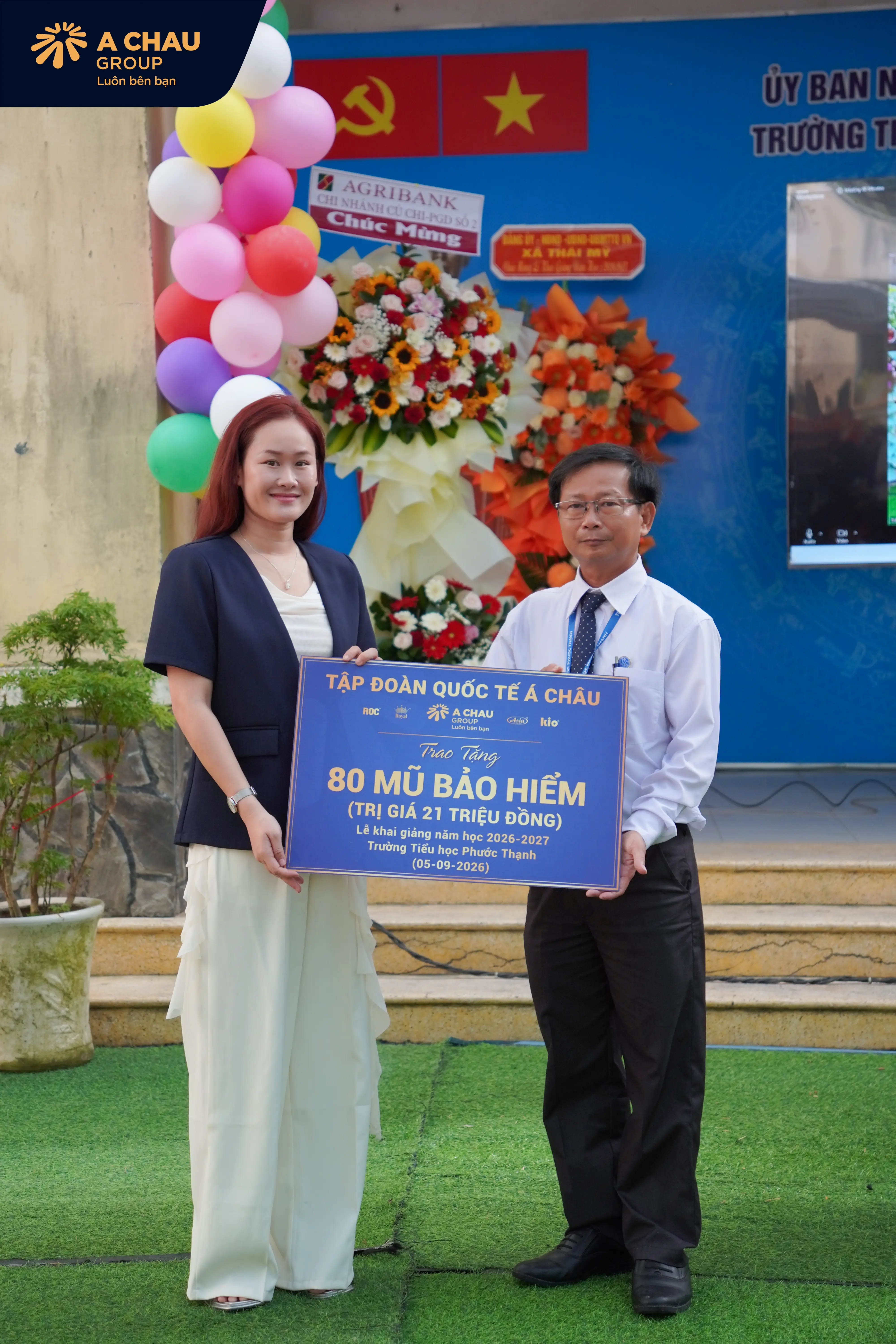 Tập Đoàn Quốc Tế Á Châu trao tặng 80 chiếc nón bảo hiểm cho học sinh trường tiểu học phước thạnh 1 Tập đoàn Quốc tế Á Châu đã trao tặng 80 chiếc nón bảo hiểm với tổng trị giá 21 triệu đồng đến các em học sinh Trường Tiểu học Phước Thạnh