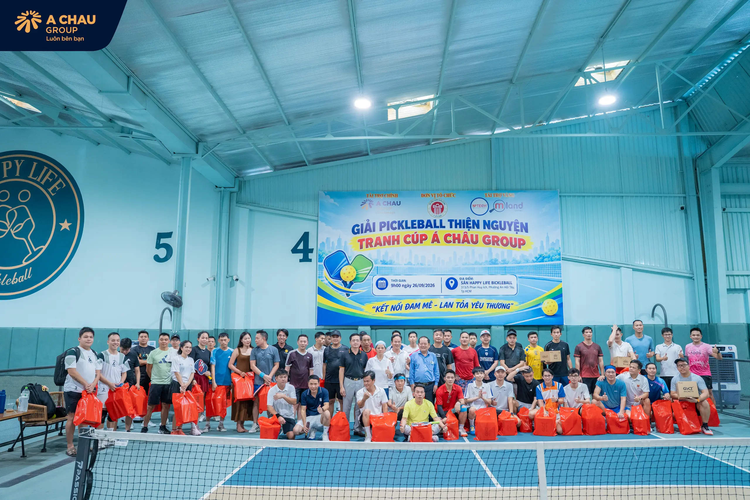 Các vận động viên quy tụ trong Khai mạc Giải Pickleball Thiện nguyện tranh Cúp A Chau Group: