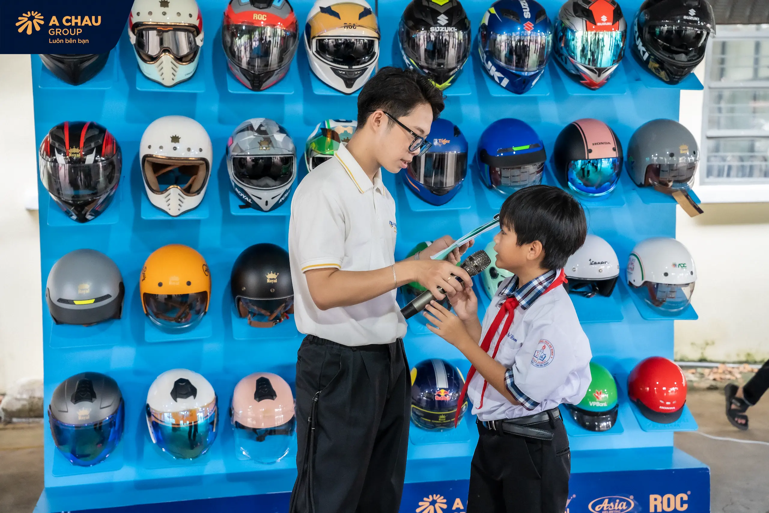 Học sinh tham gia trò chơi vui cùng trung thu